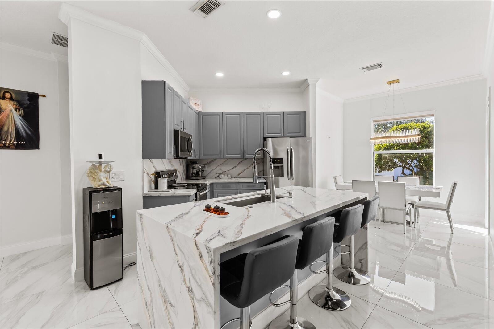 B26053619 Property Photo 1