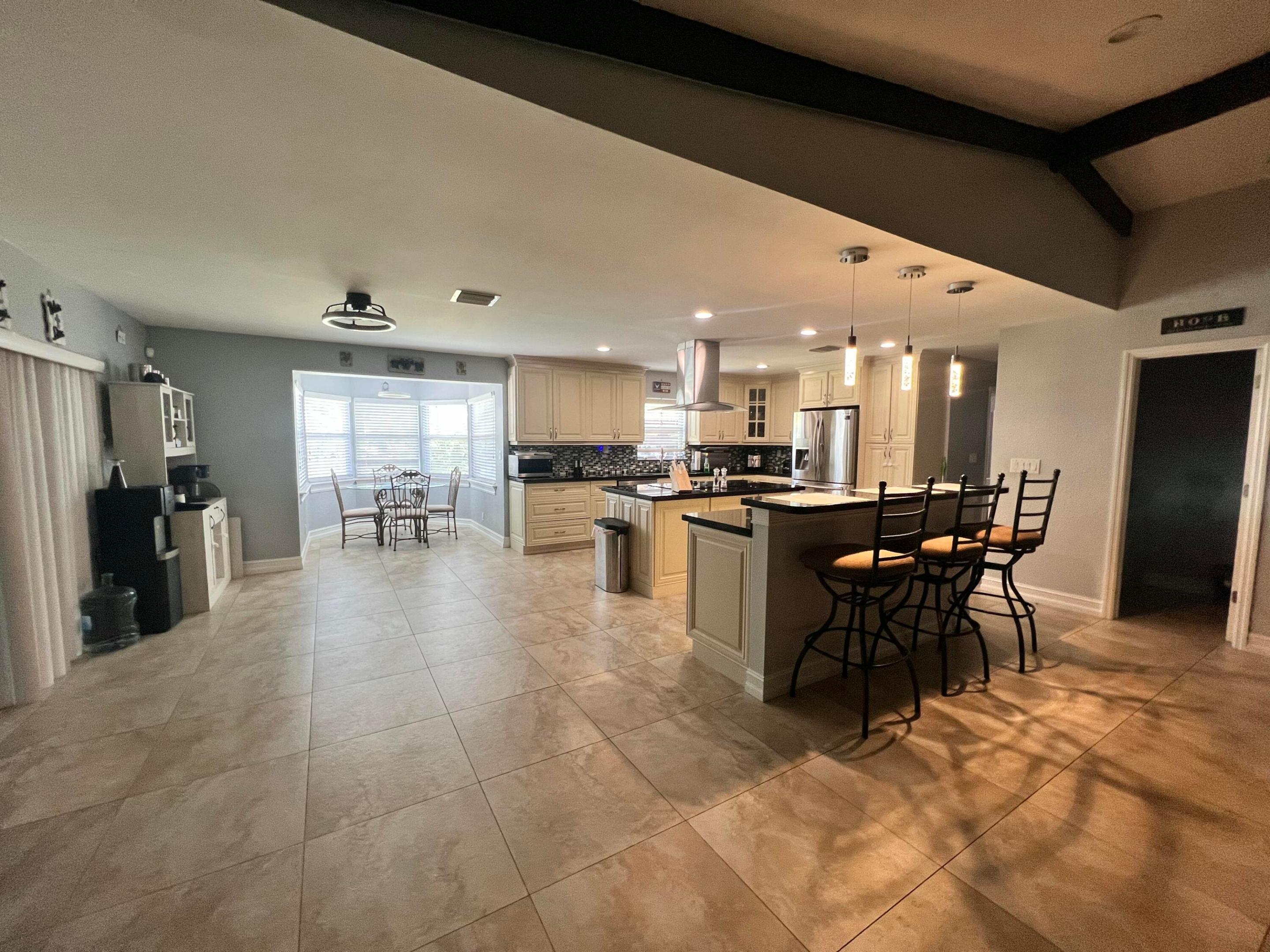 11415 46th Place N Property Photo 2