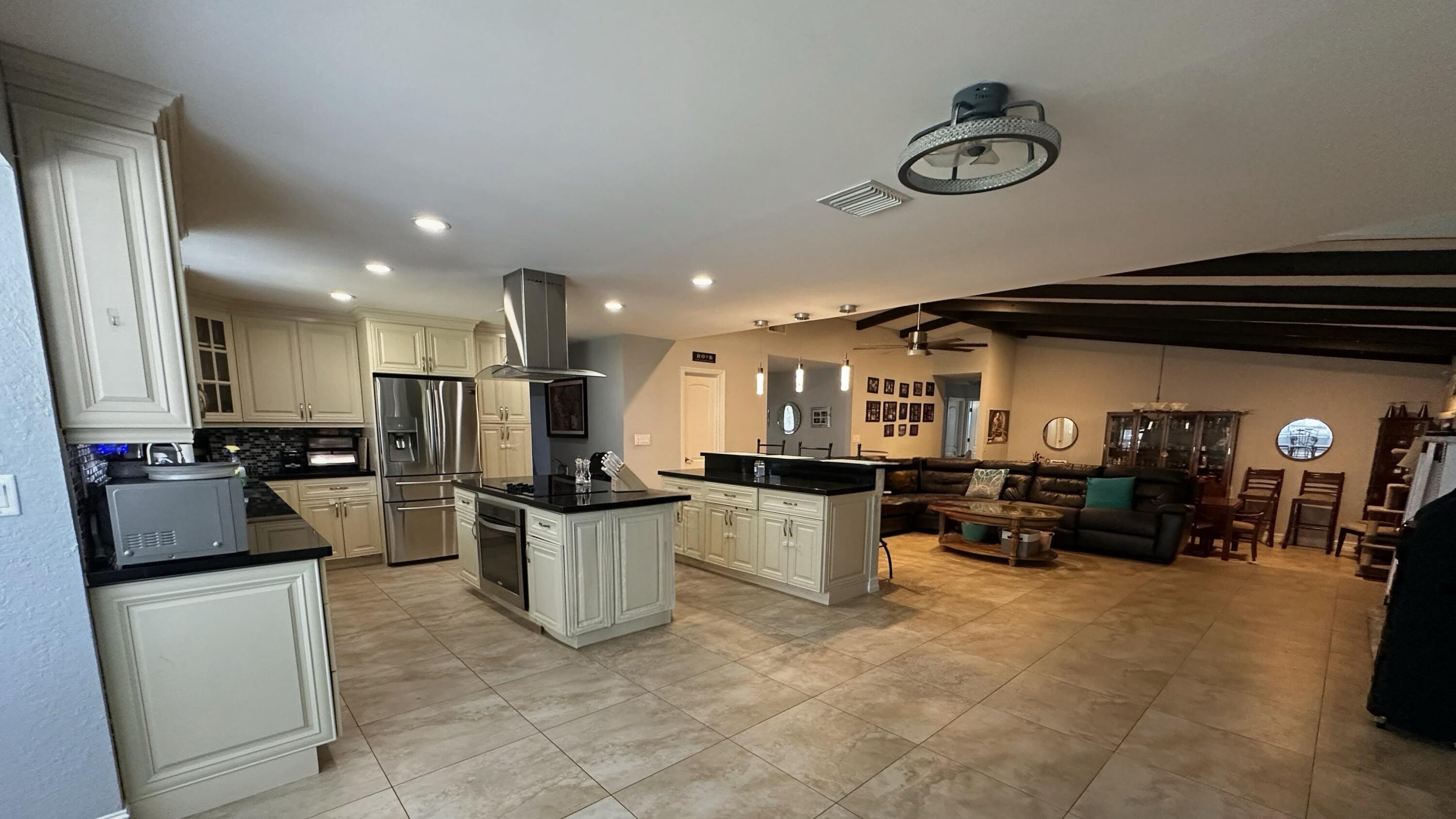 11415 46th Place N Property Photo 3