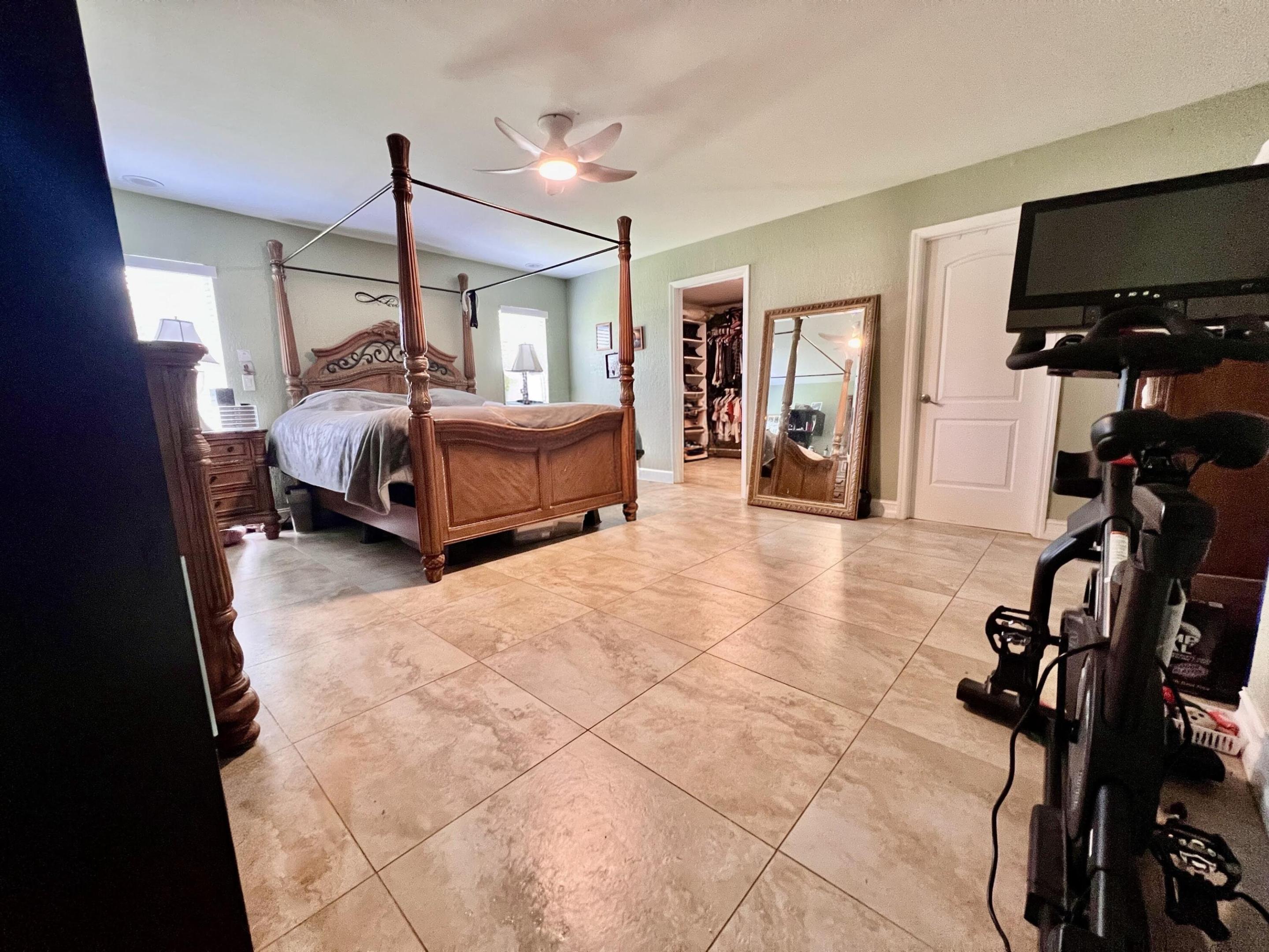 11415 46th Place N Property Photo 9