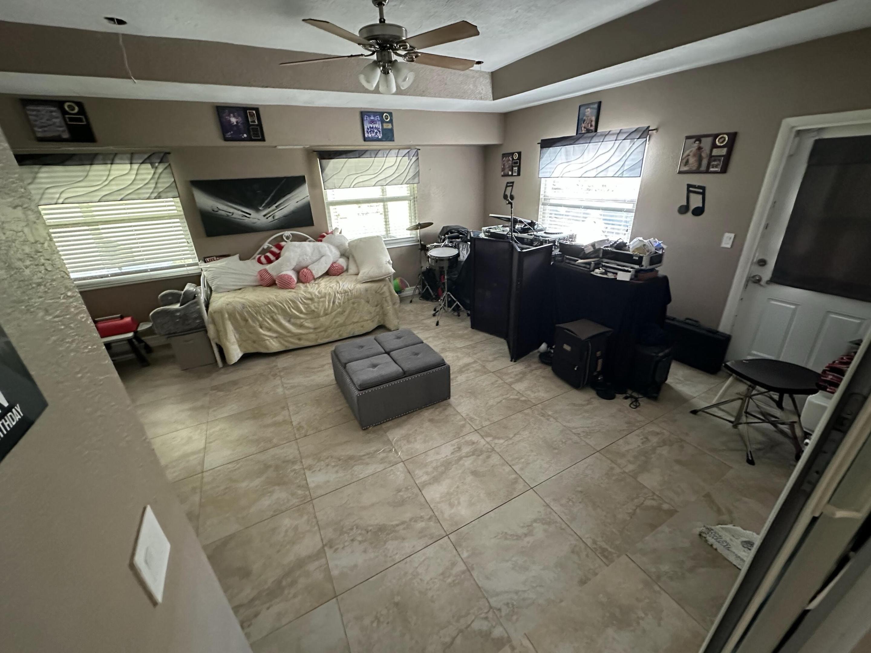 11415 46th Place N Property Photo 22