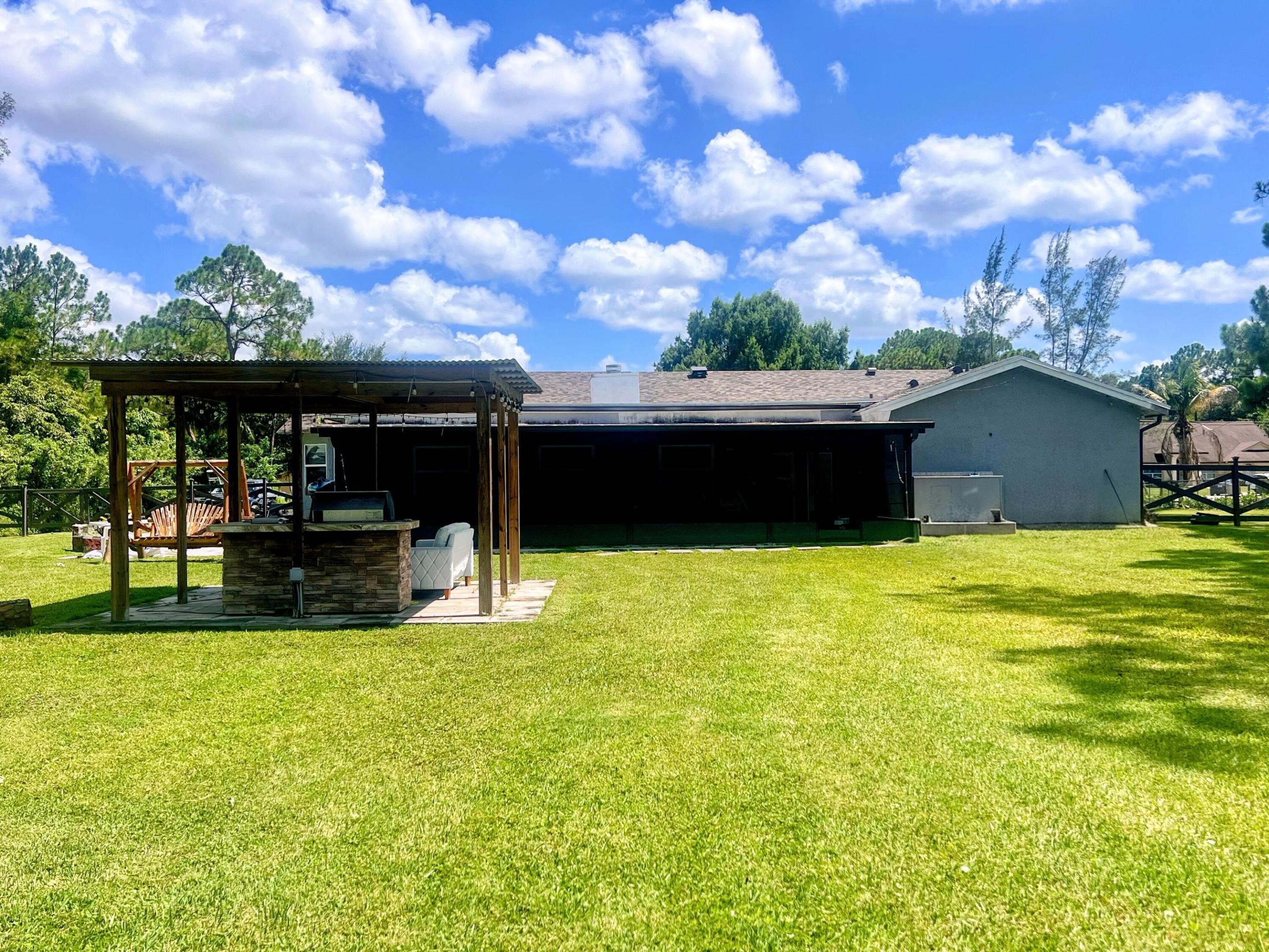 11415 46th Place N Property Photo 27