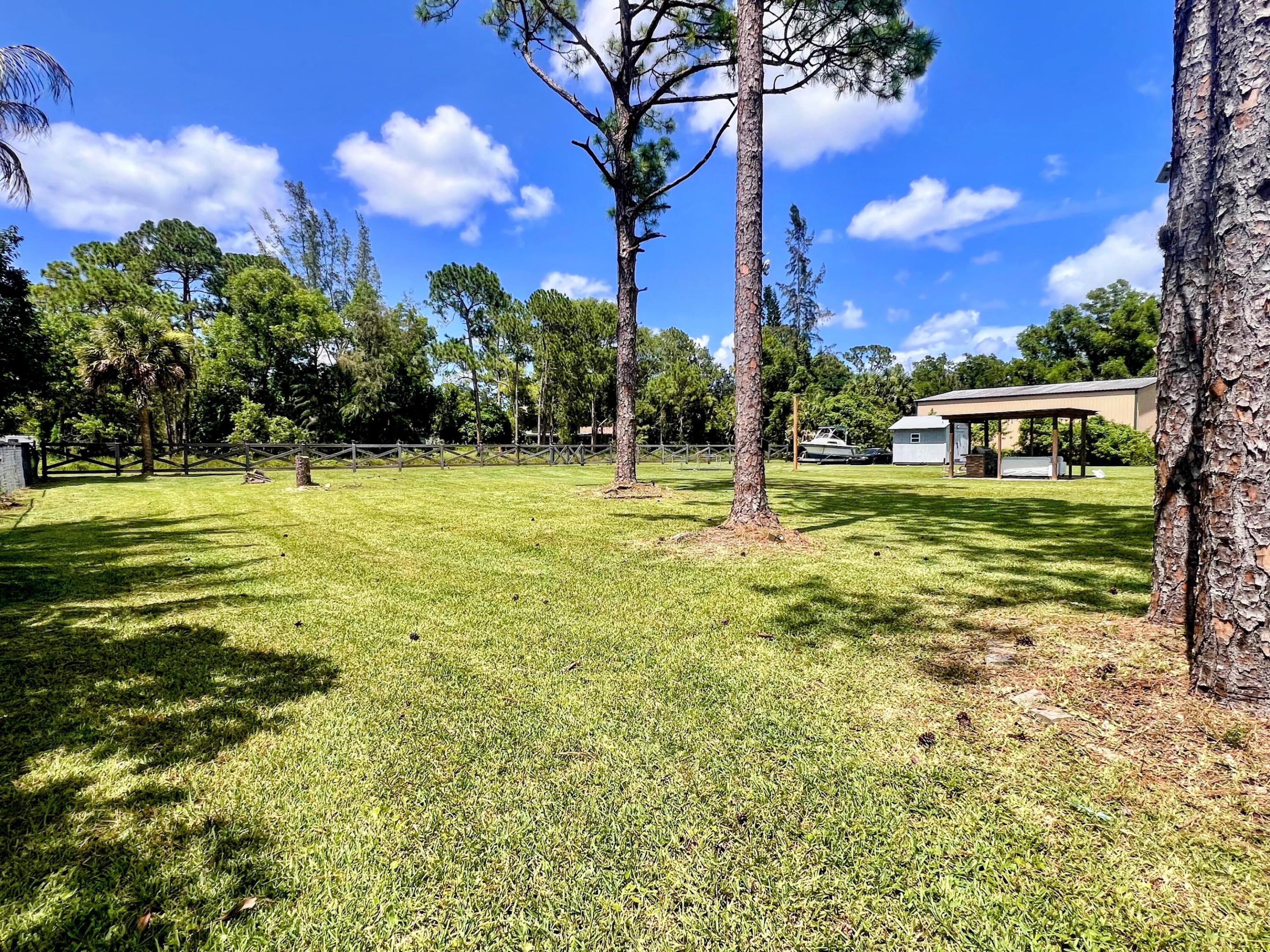 11415 46th Place N Property Photo 28