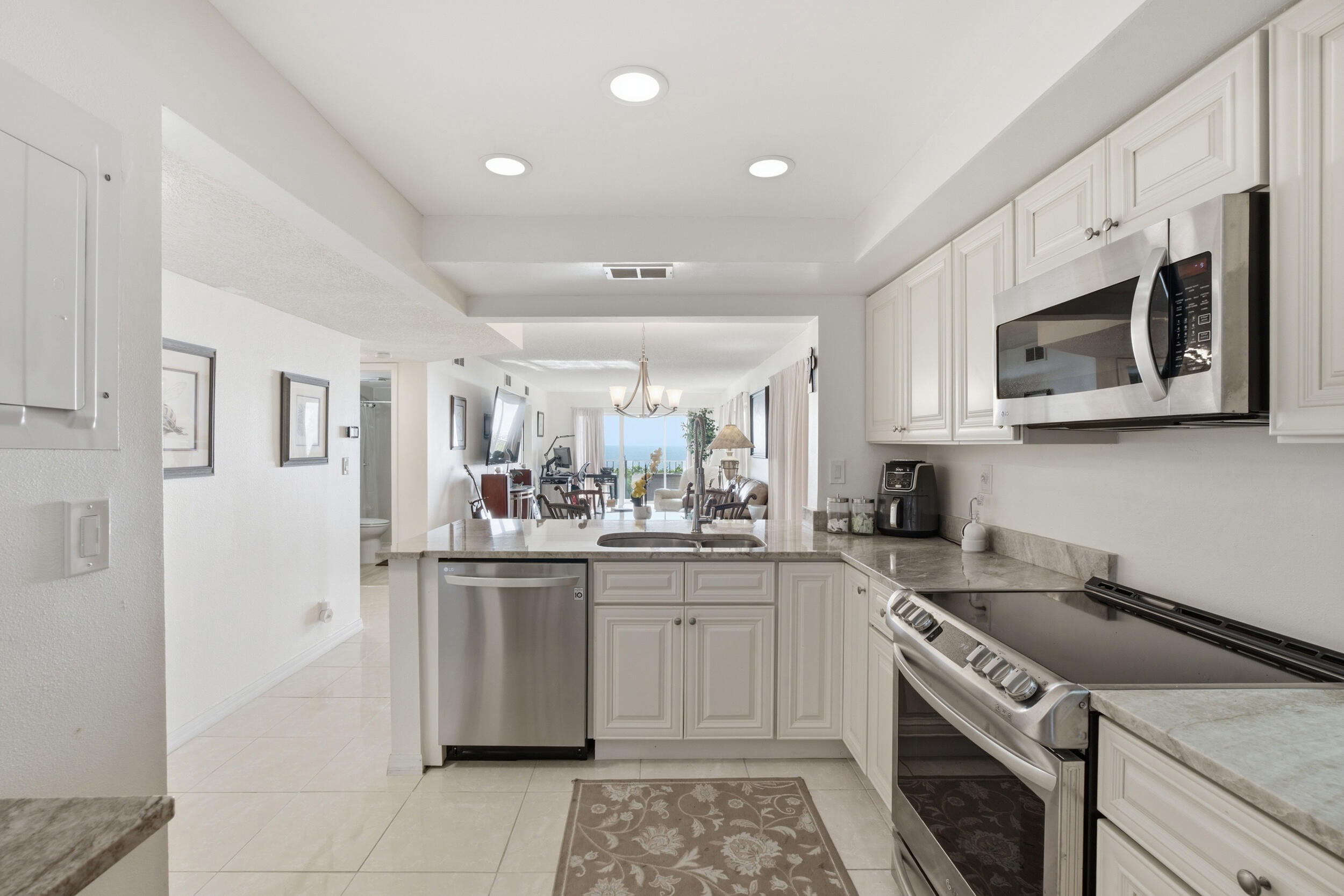 9400 S Ocean Drive 208 Property Photo 5