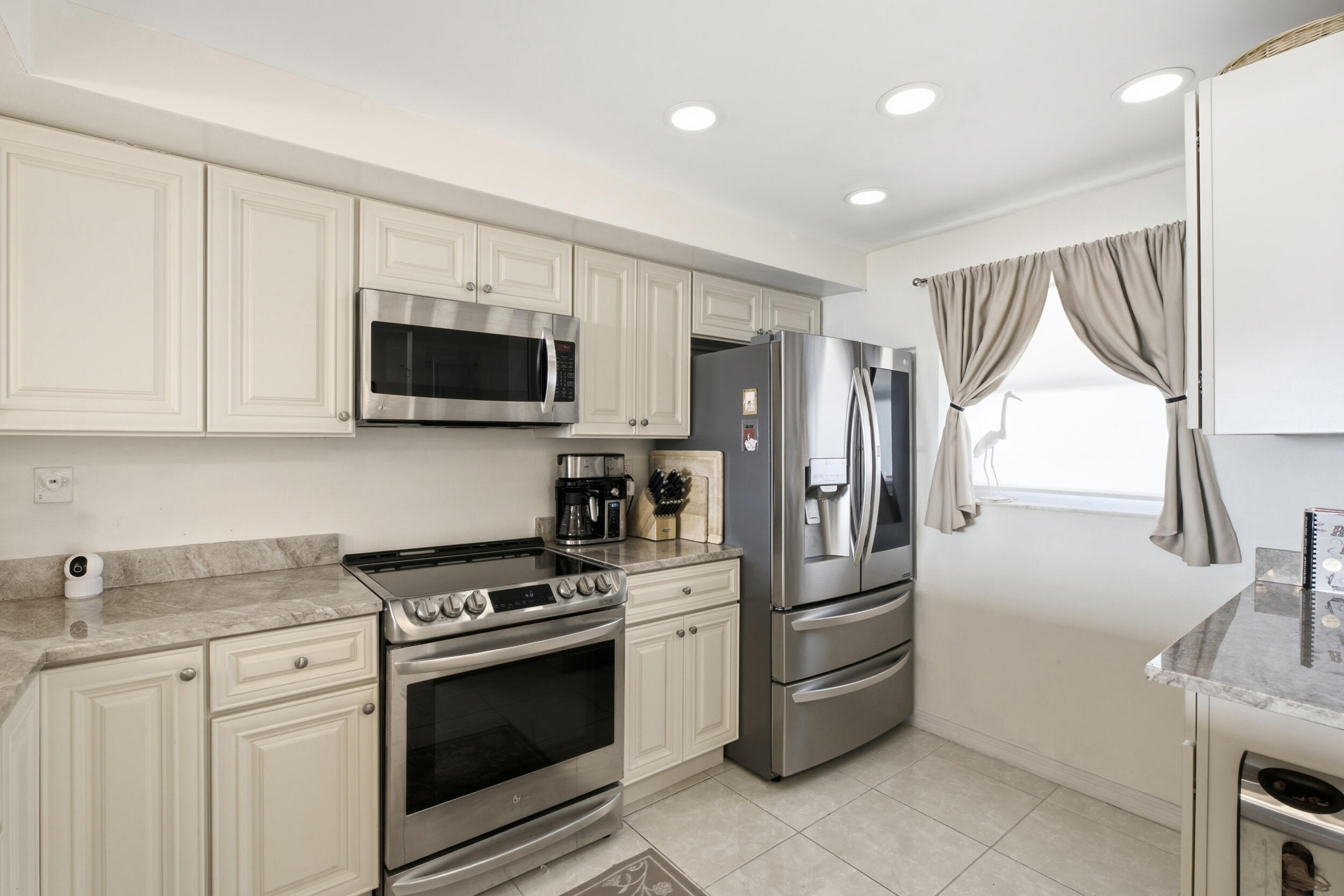9400 S Ocean Drive 208 Property Photo 6