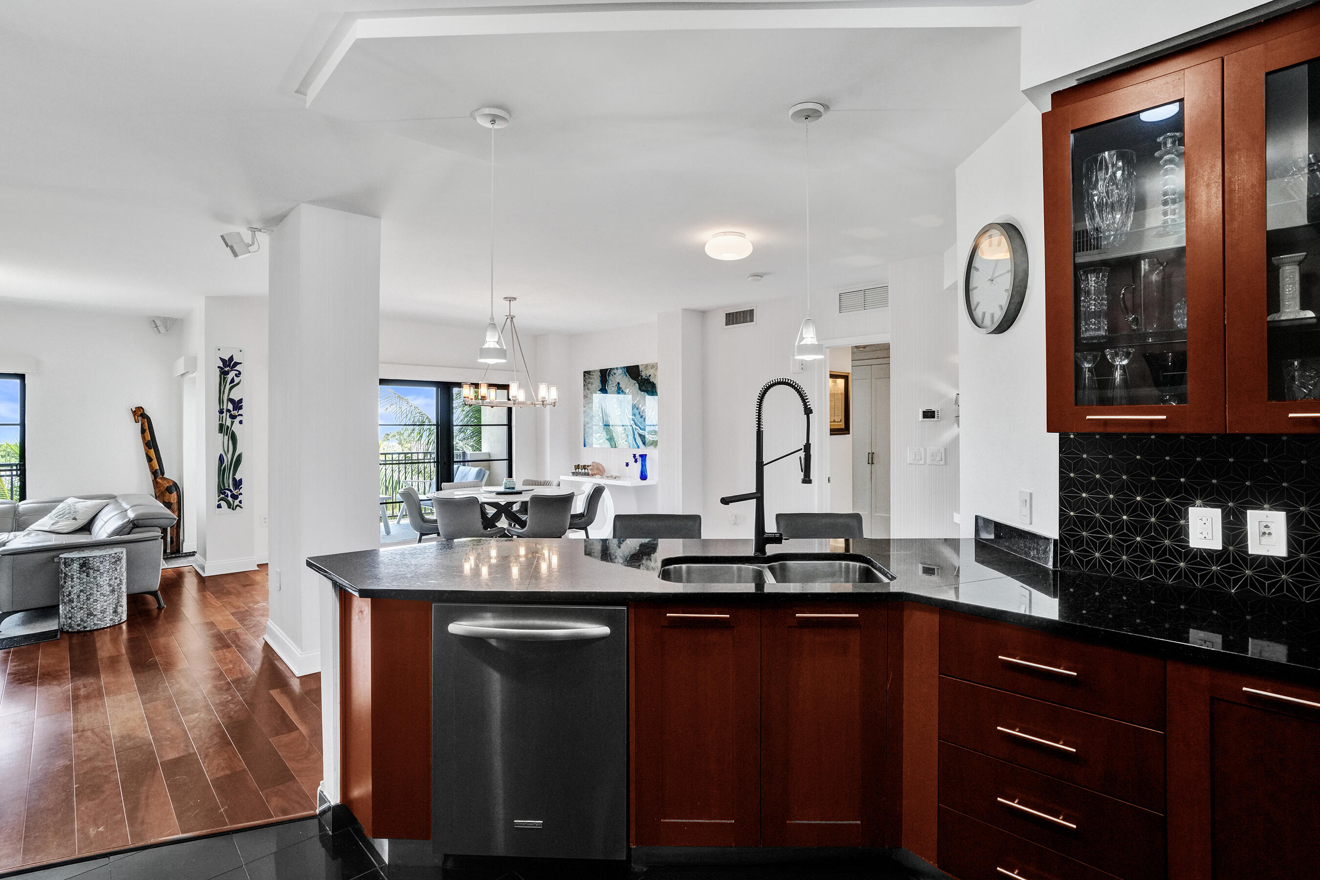 2409 N Ocean Boulevard 626 Property Photo 11