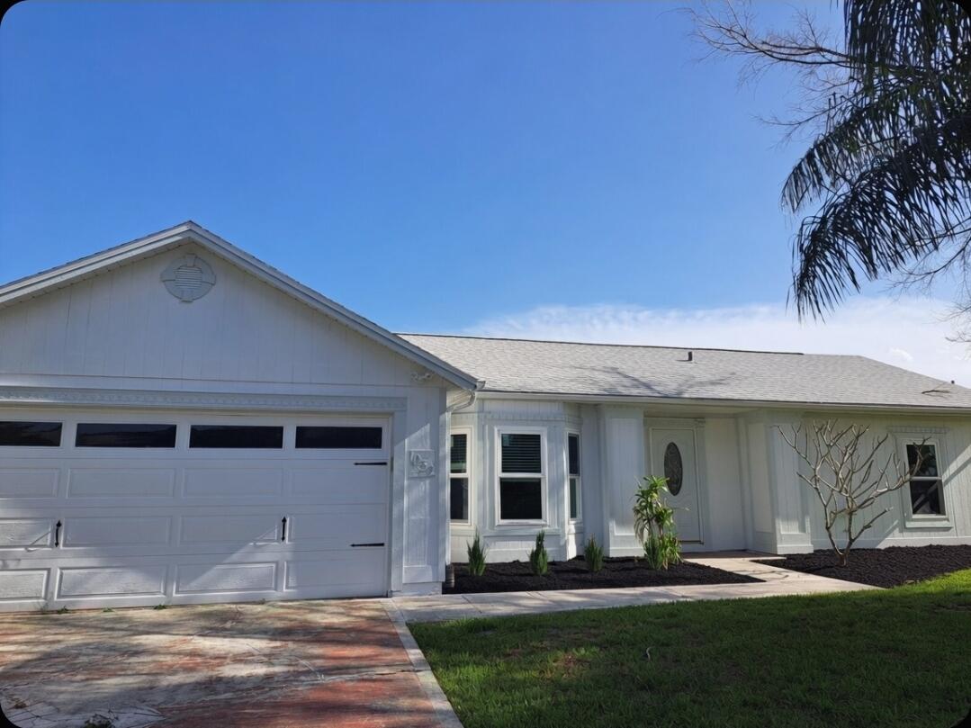 1032 SW Mataro Avenue Property Photo 1