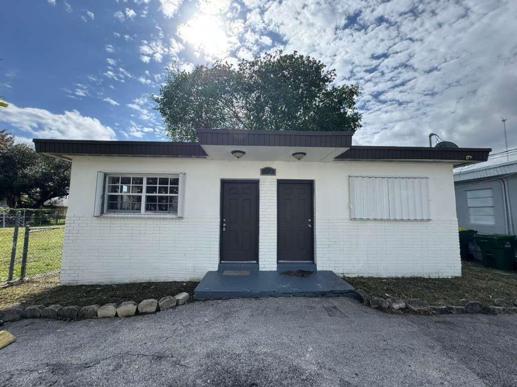 1042 Foster Road 1-2 Property Photo 1