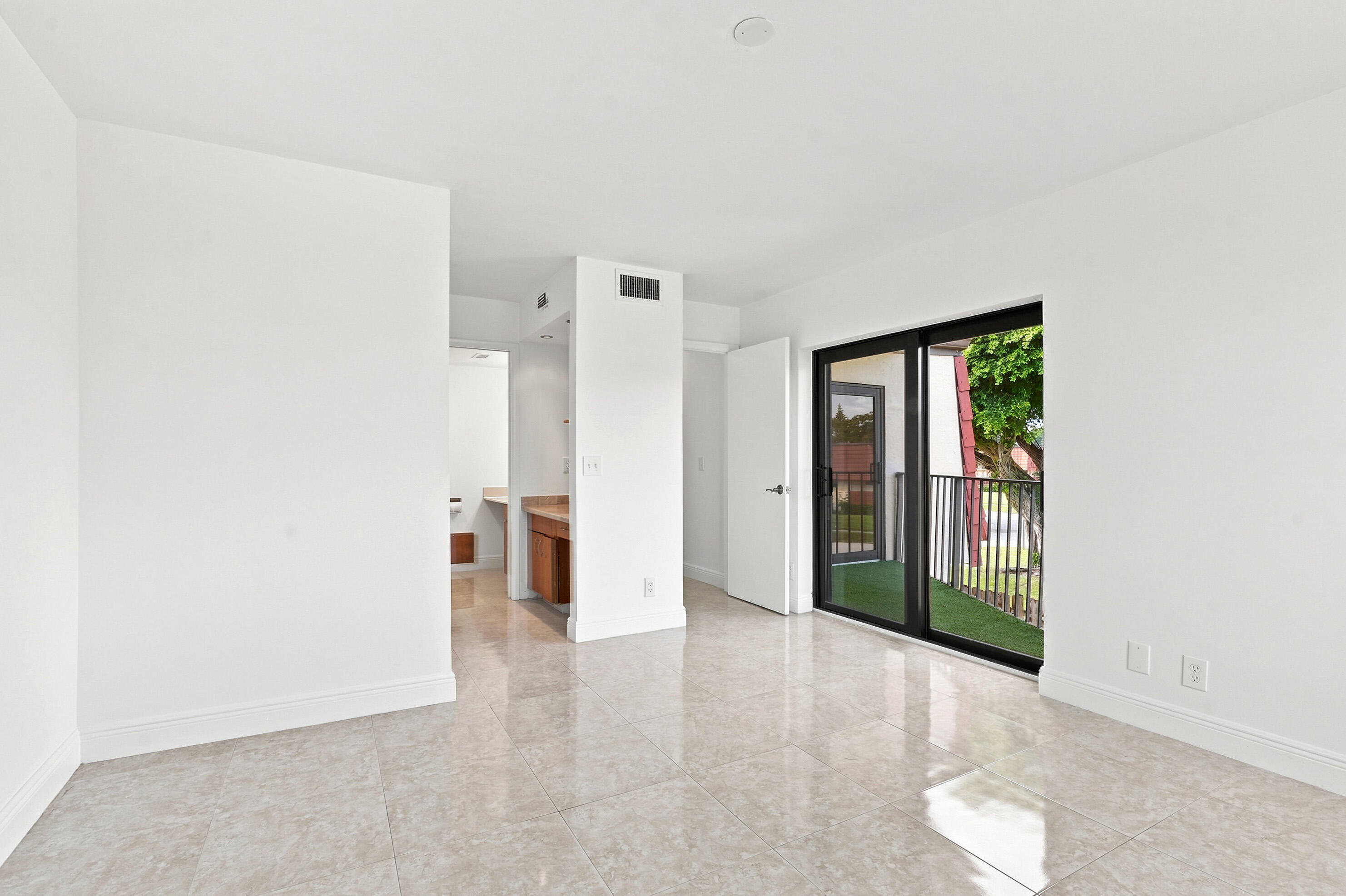 3801 Victoria Drive Property Photo 19