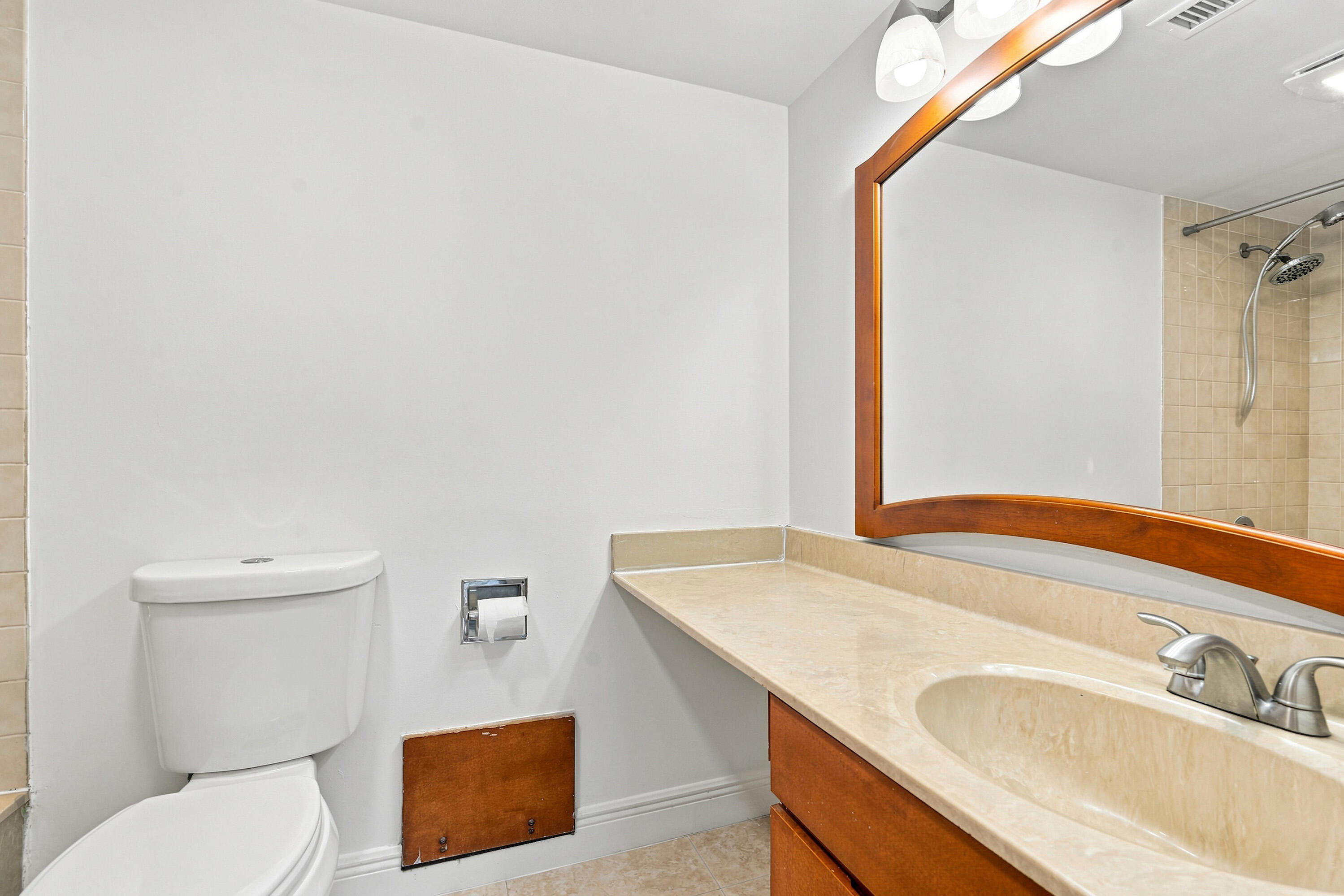 3801 Victoria Drive Property Photo 24