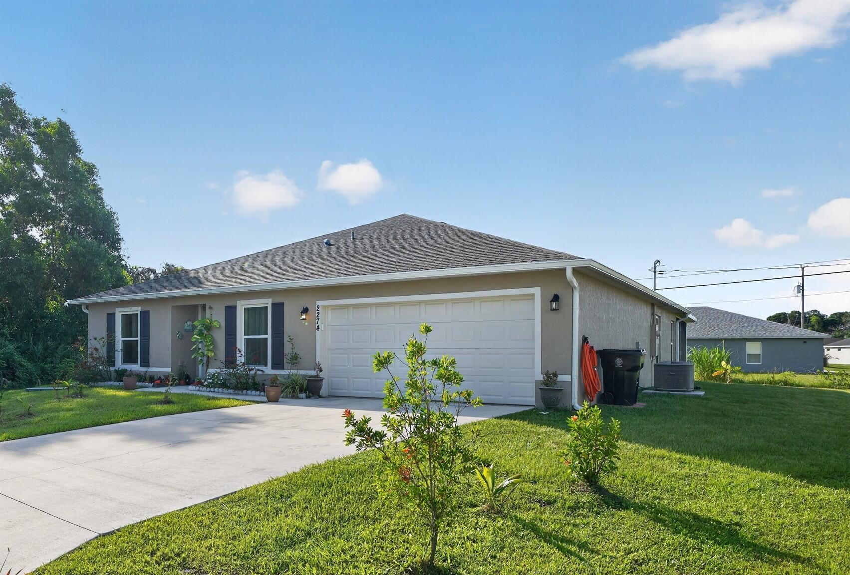 2274 Se Powell Court Property Photo 4
