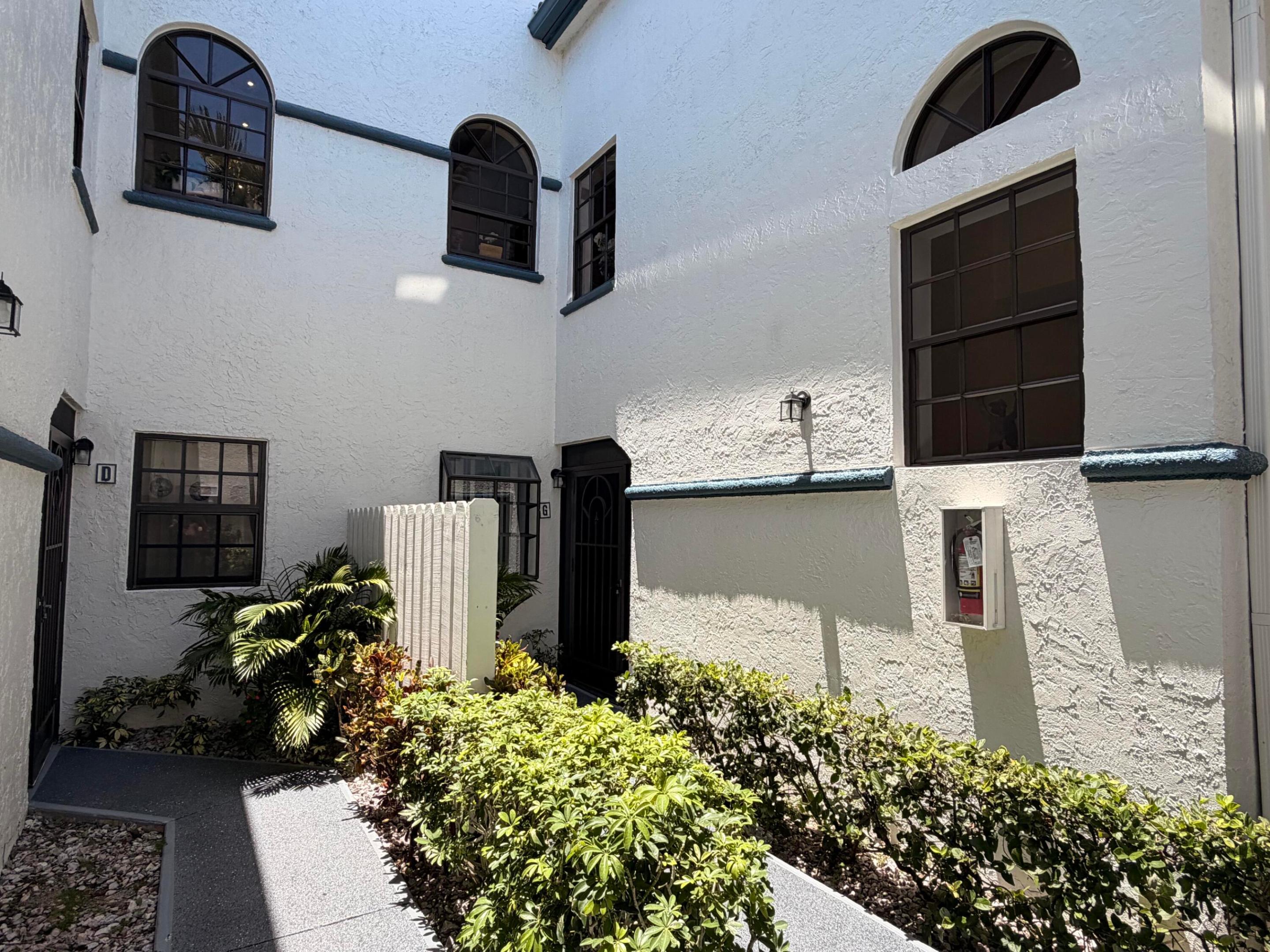 5136 Floria Drive G Property Photo 3