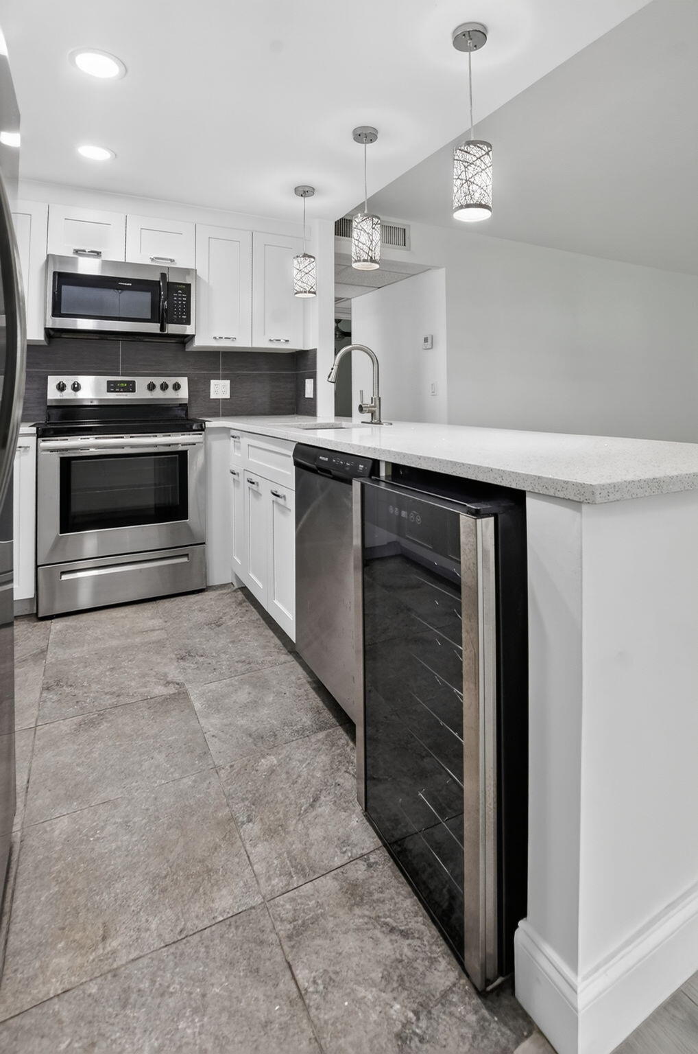 212 Monaco E Property Photo 5