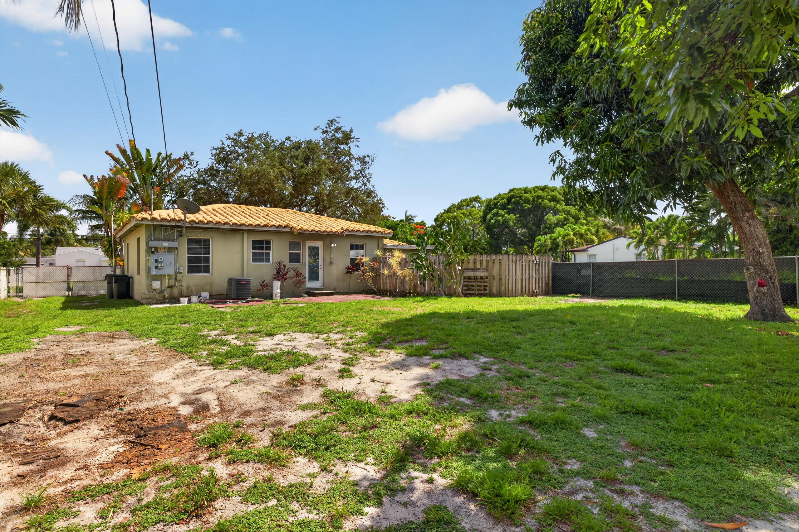 423 Sw 11th Court A Property Photo 18