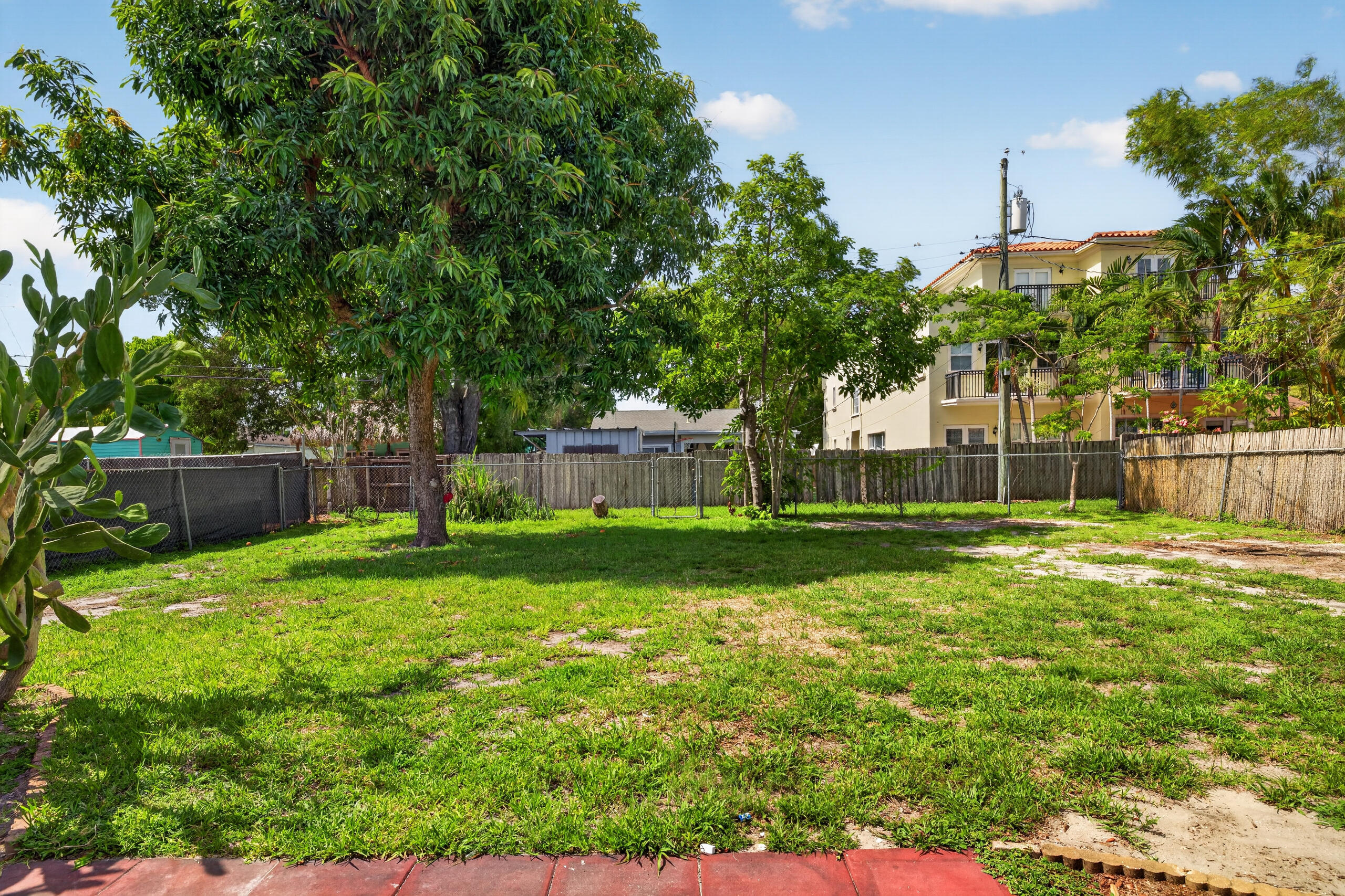 423 Sw 11th Court A Property Photo 20