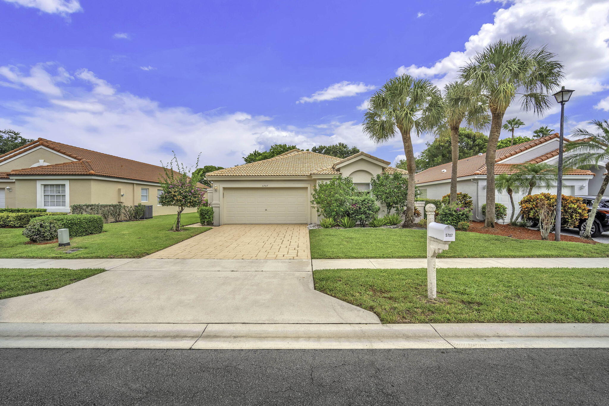 5707 Swaying Palm Lane Property Photo 1