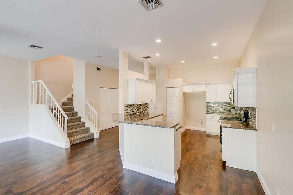117 Barefoot Cove Property Photo 7
