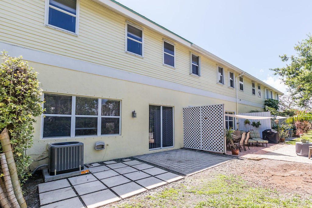 117 Barefoot Cove Property Photo 10