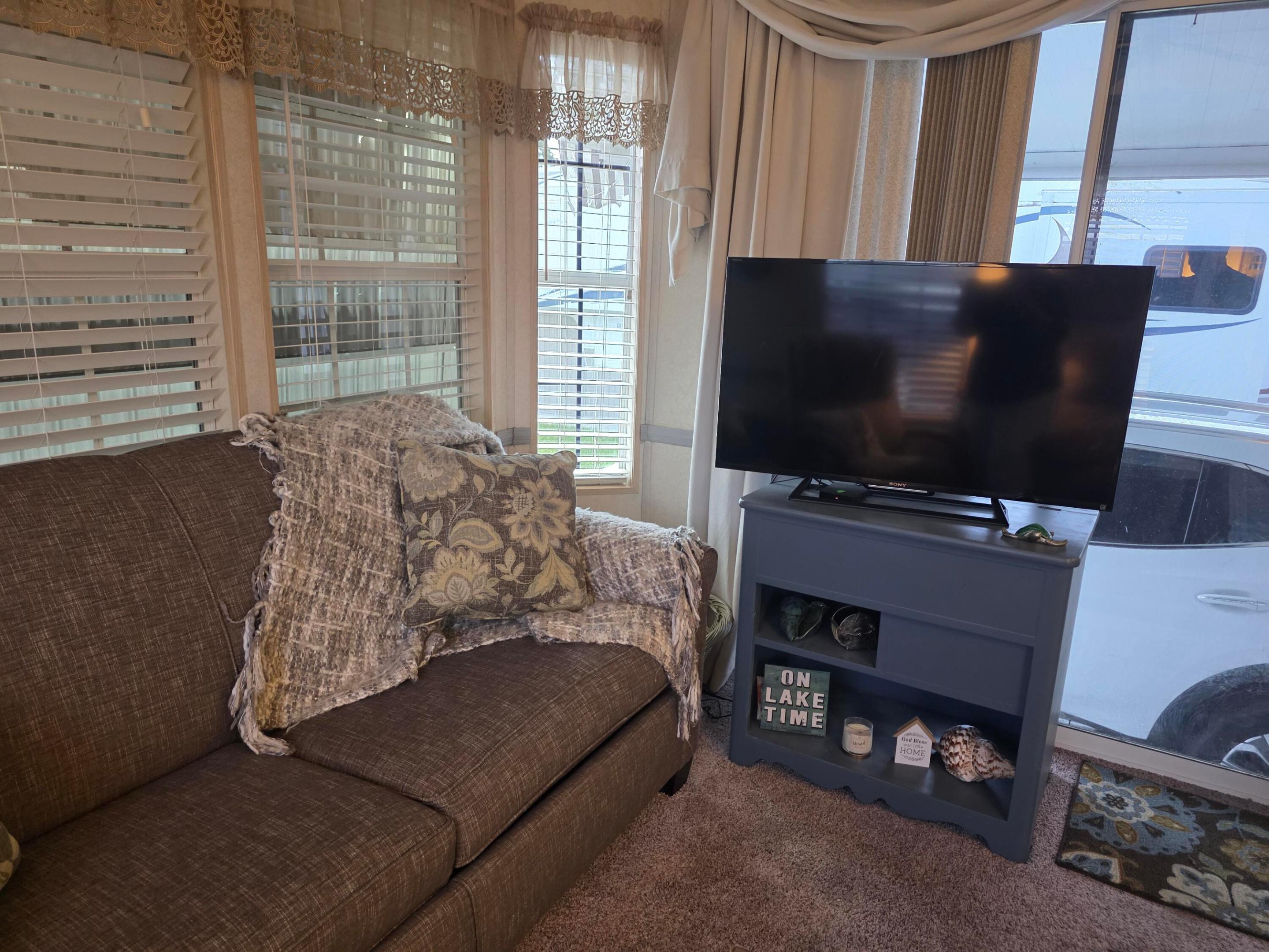 6665 Se 56th Street Property Photo 4