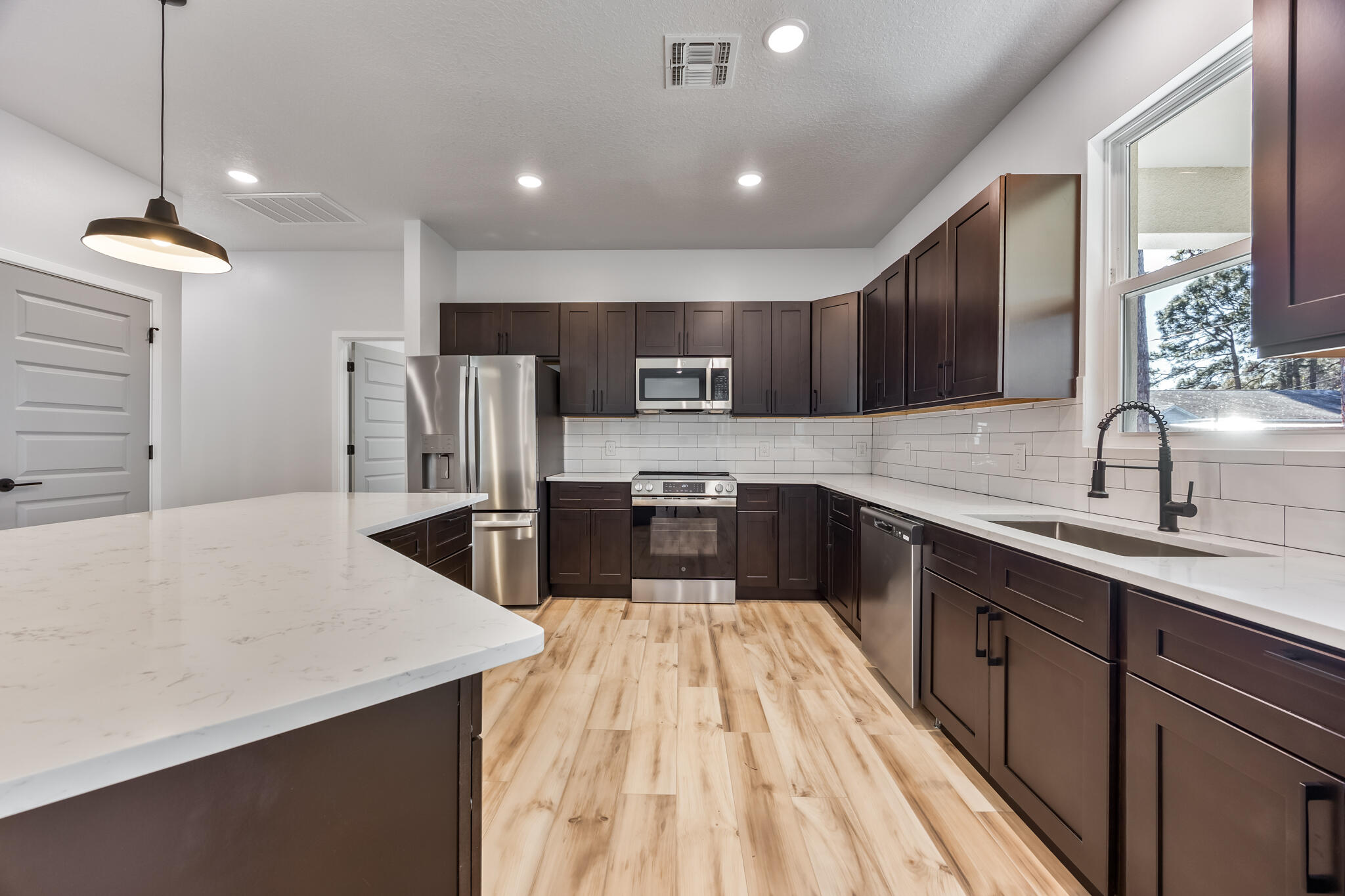 1254 Heitzman Avenue Sw Property Photo 4