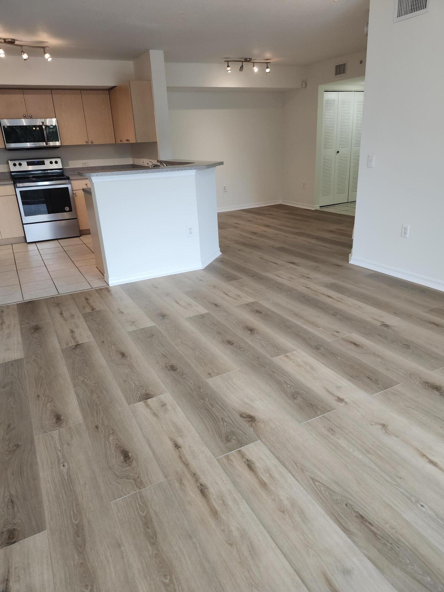 1009 VILLA Lane Property Photo 1
