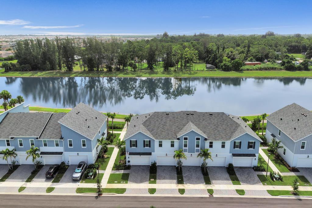 4508 Longwood Lake Square Property Photo 1