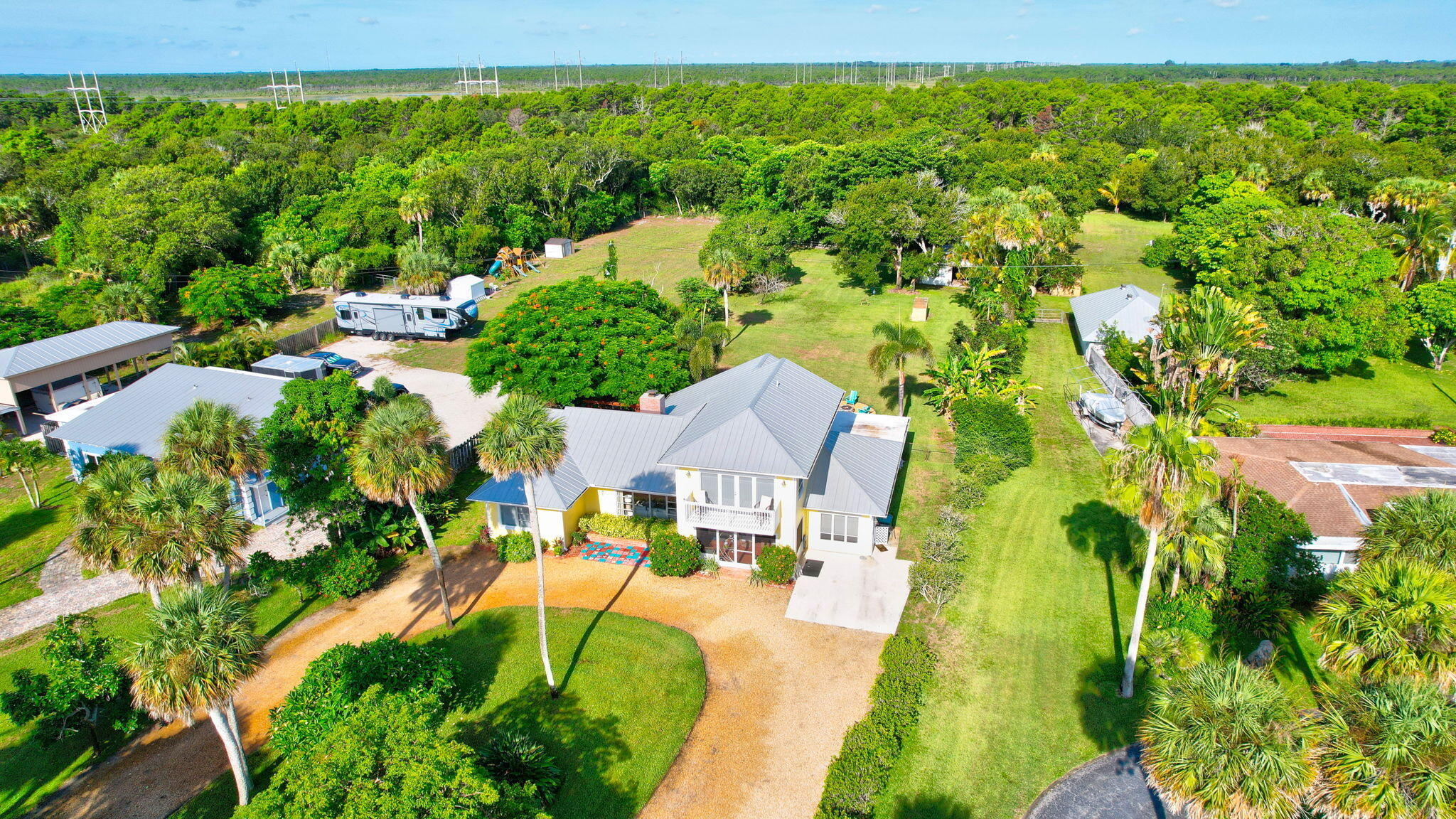 7501 S Indian River Drive Property Photo 3