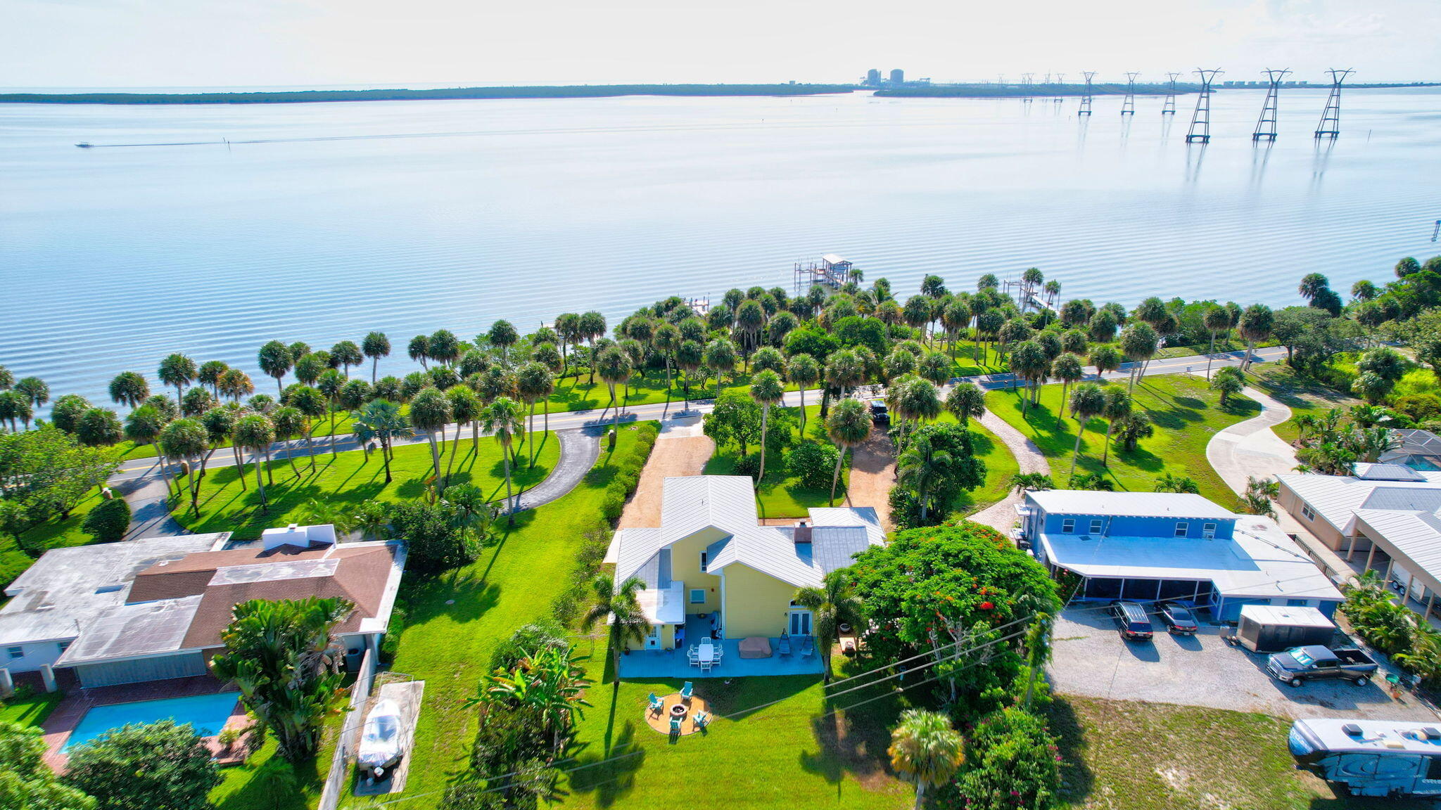 7501 S Indian River Drive Property Photo 6
