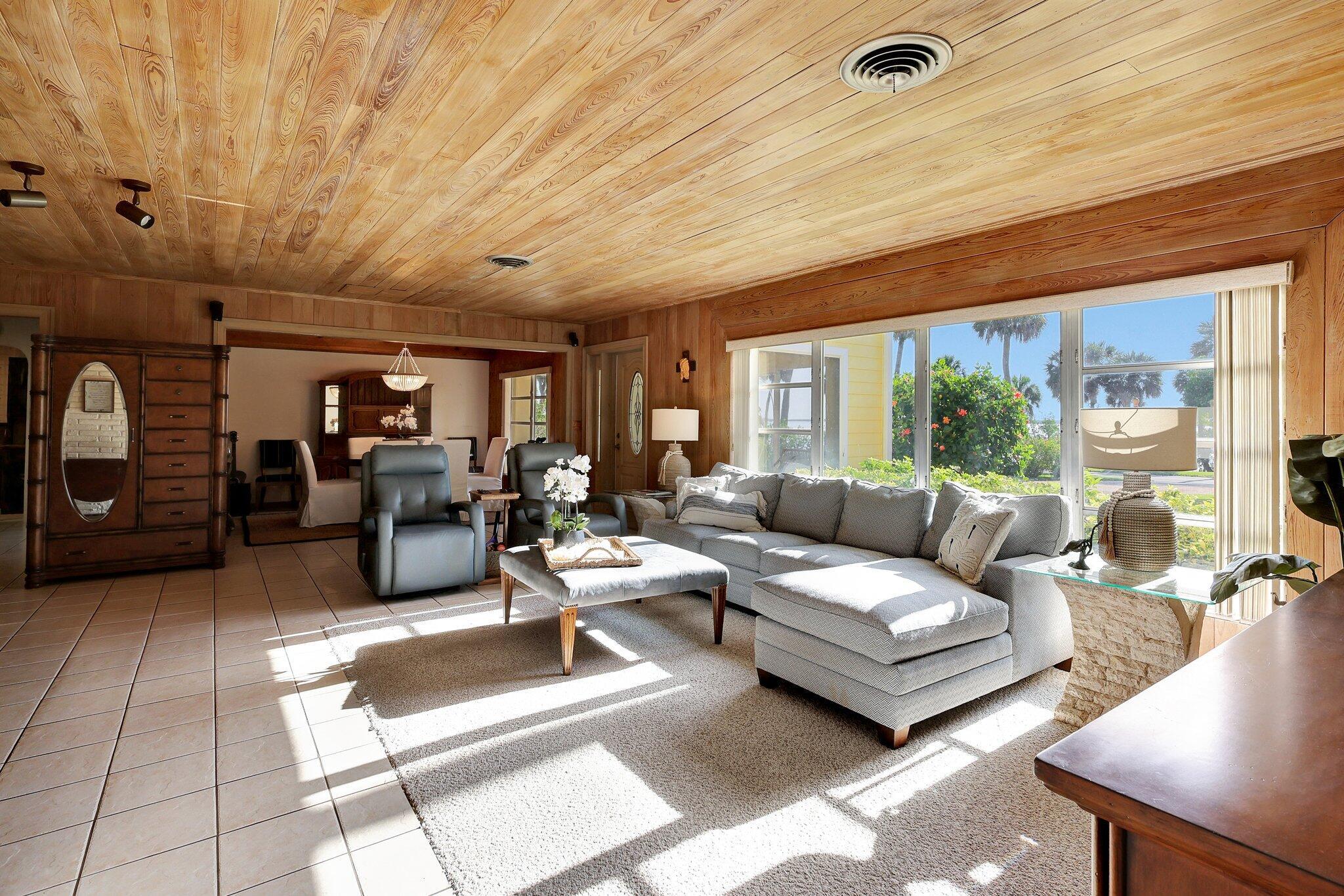 7501 S Indian River Drive Property Photo 12