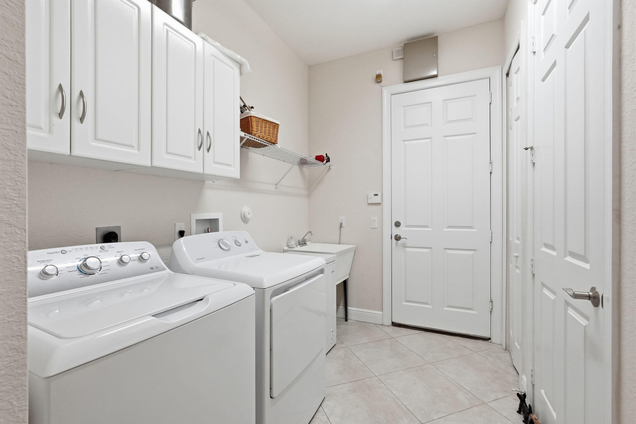 2553 Nw Crystal Lake Drive Nw Property Photo 49