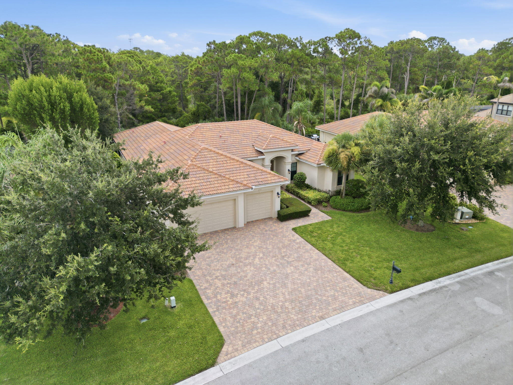 2553 Nw Crystal Lake Drive Nw Property Photo 63