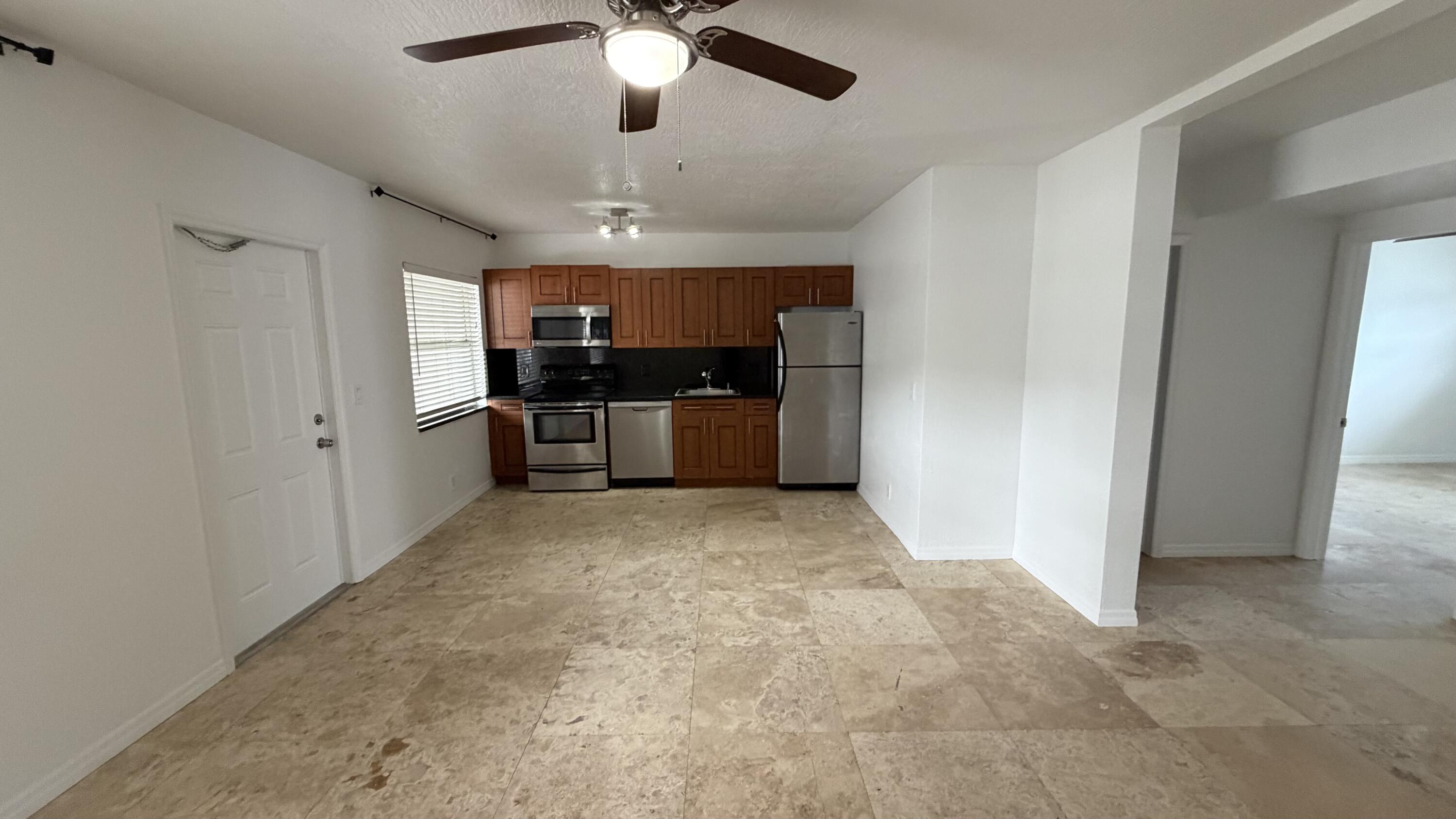 1470 N Dixie Highway 16 Property Photo 19