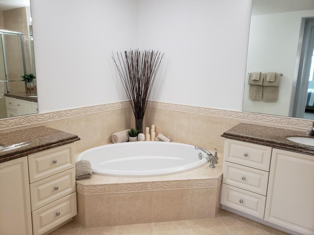 10 Harbour Isle Drive E 204 Property Photo 20