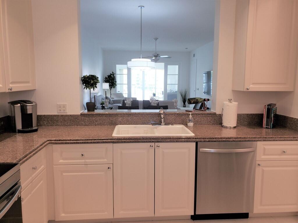 10 Harbour Isle Drive E 204 Property Photo 25