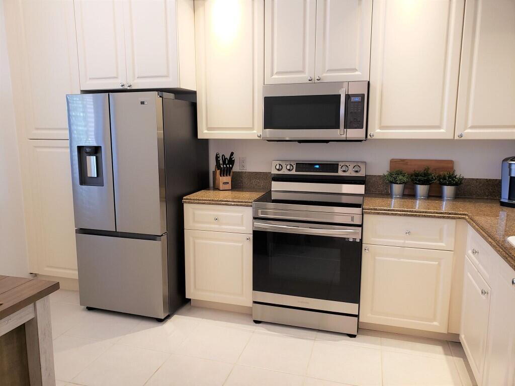 10 Harbour Isle Drive E 204 Property Photo 28