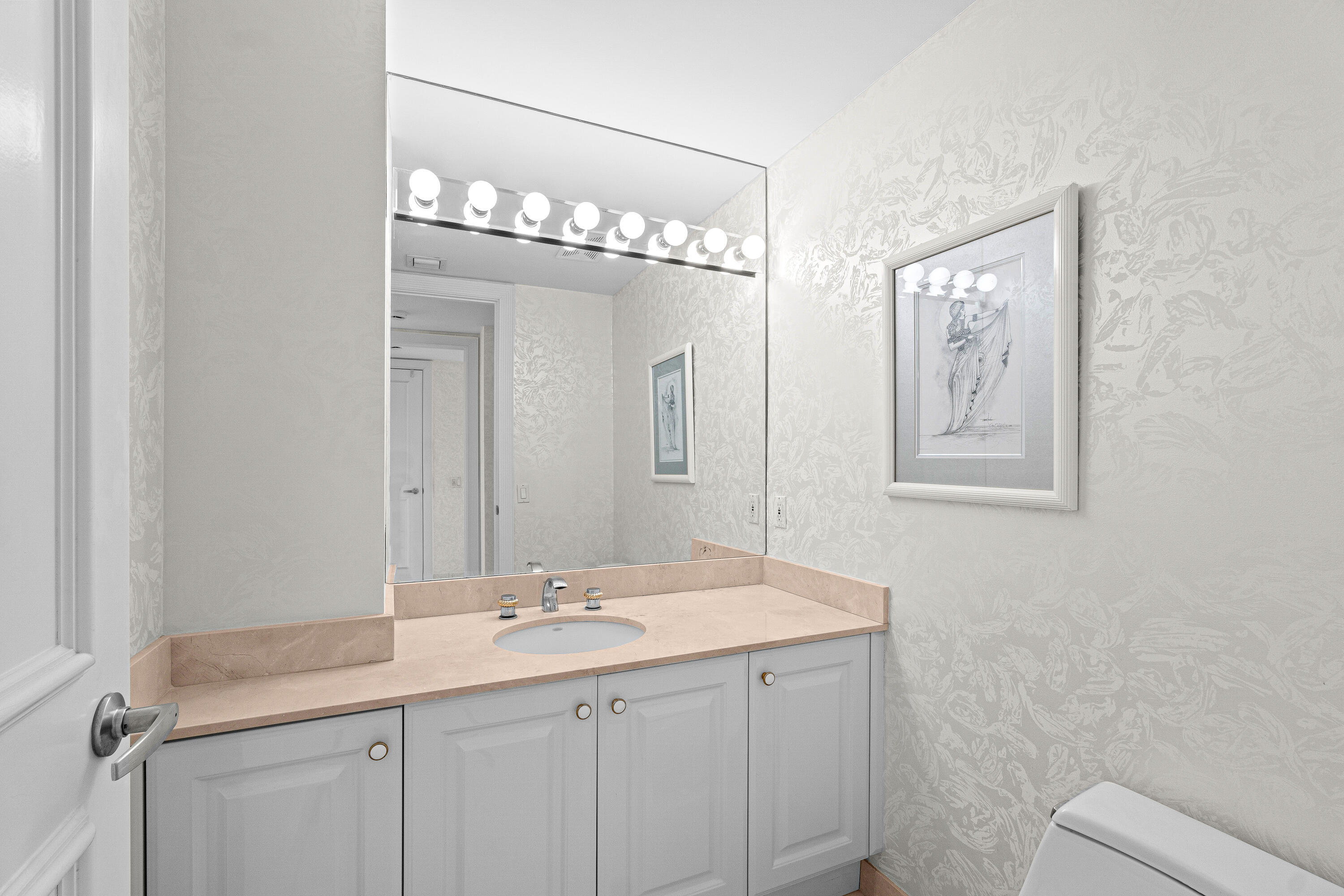 800 Ocean Drive 204 Property Photo 26
