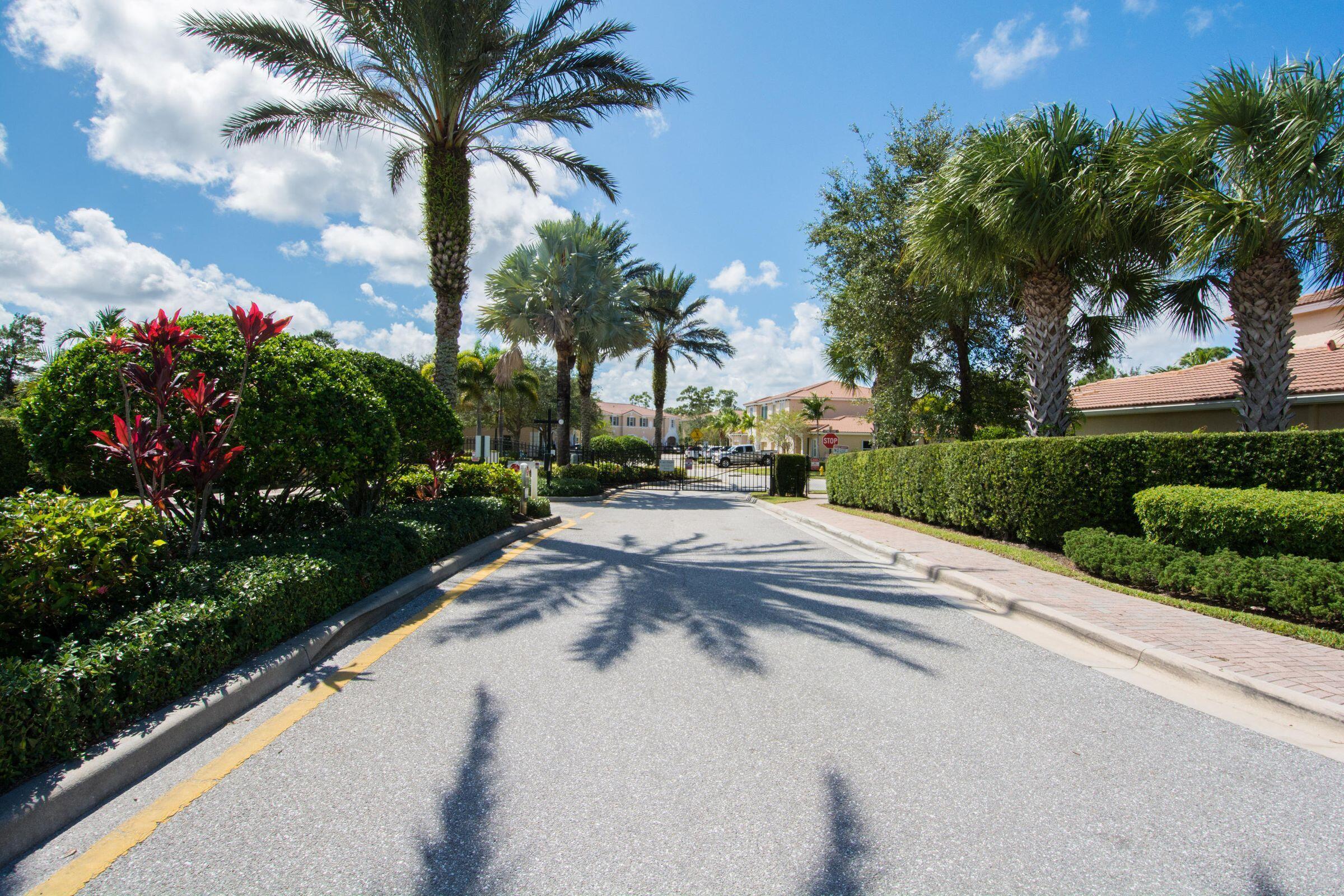 4277 Sw Pine Cove Court Property Photo 3