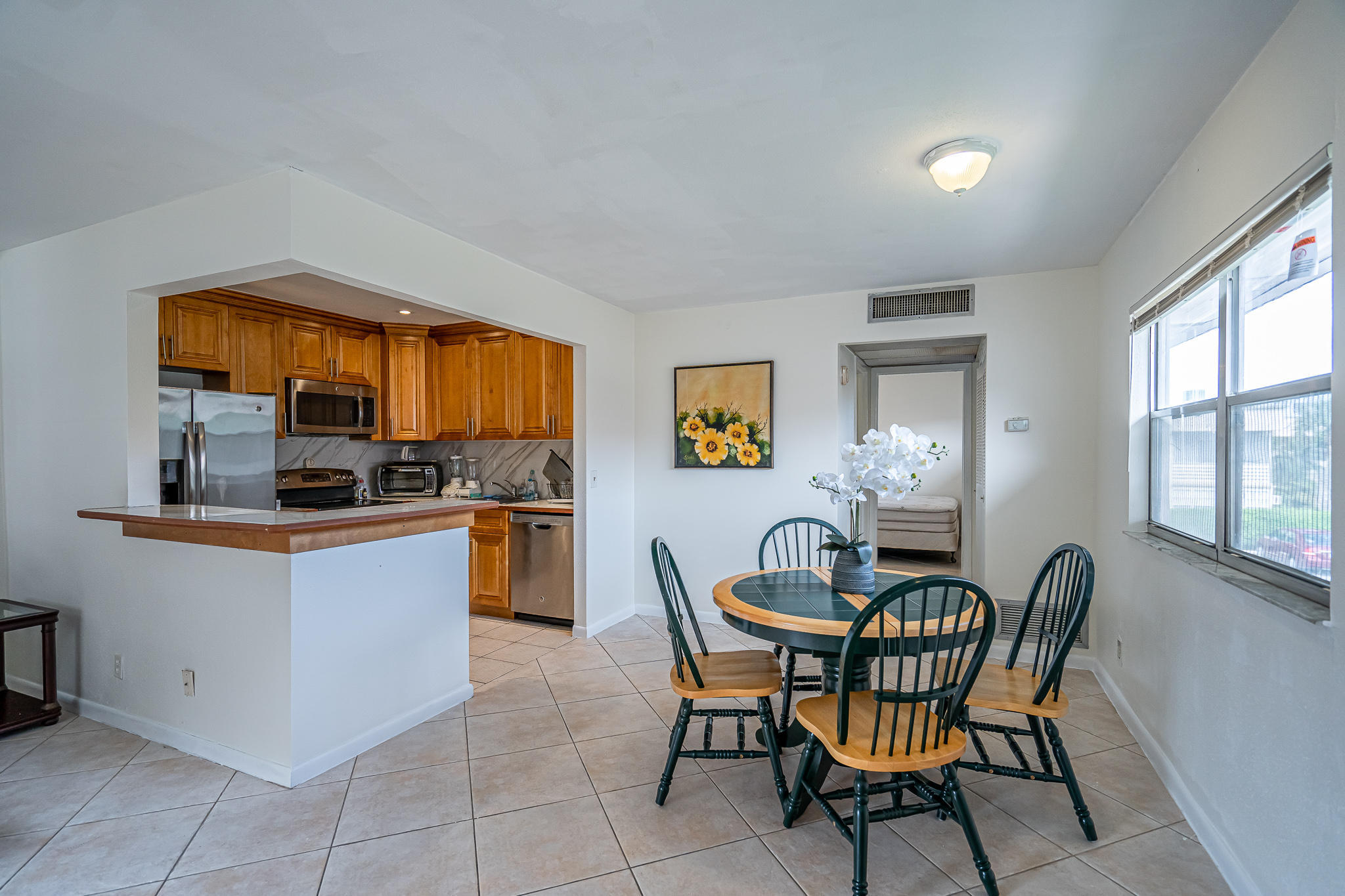 467 Saxony J Way Property Photo 4