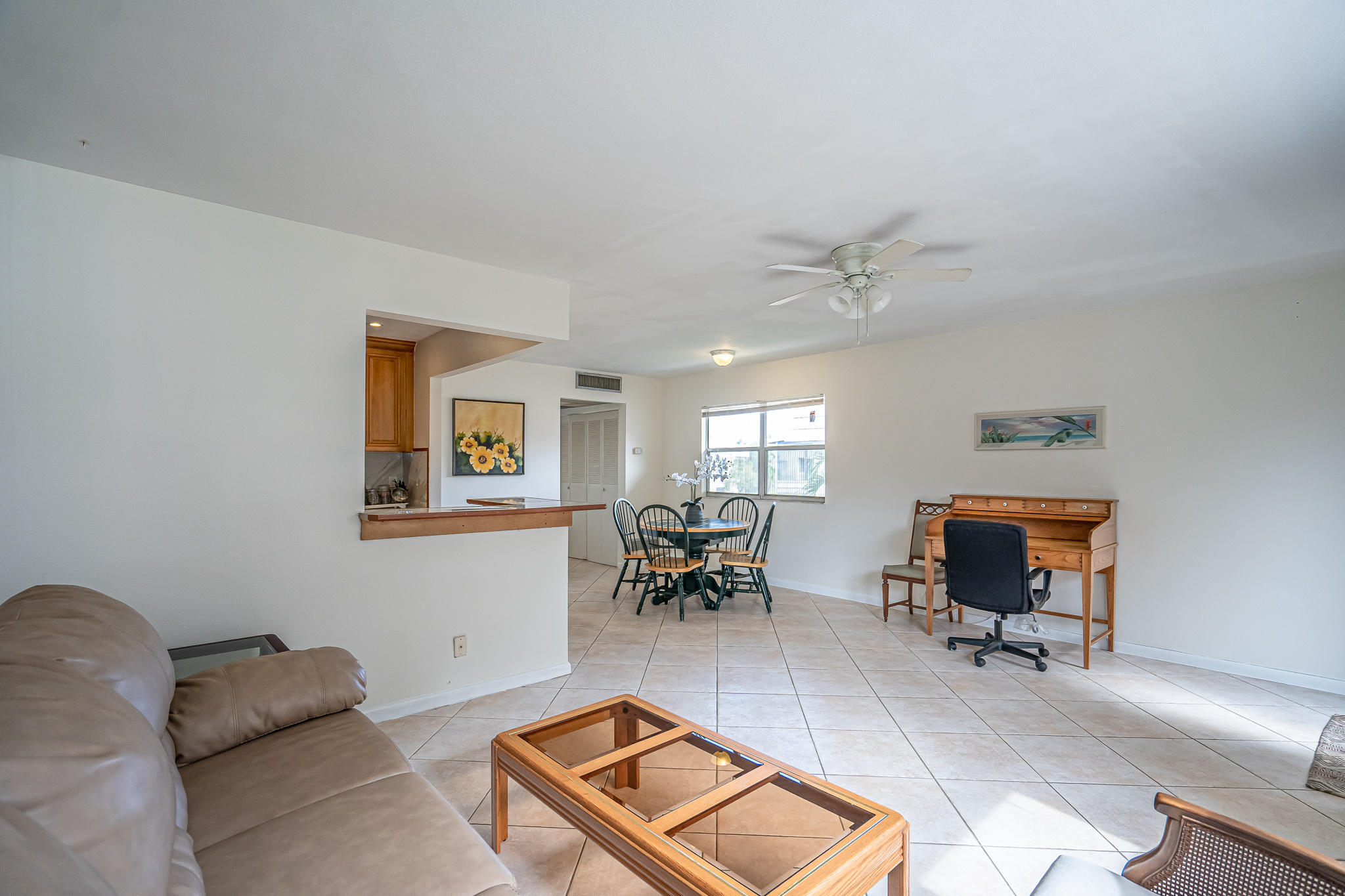 467 Saxony J Way Property Photo 5
