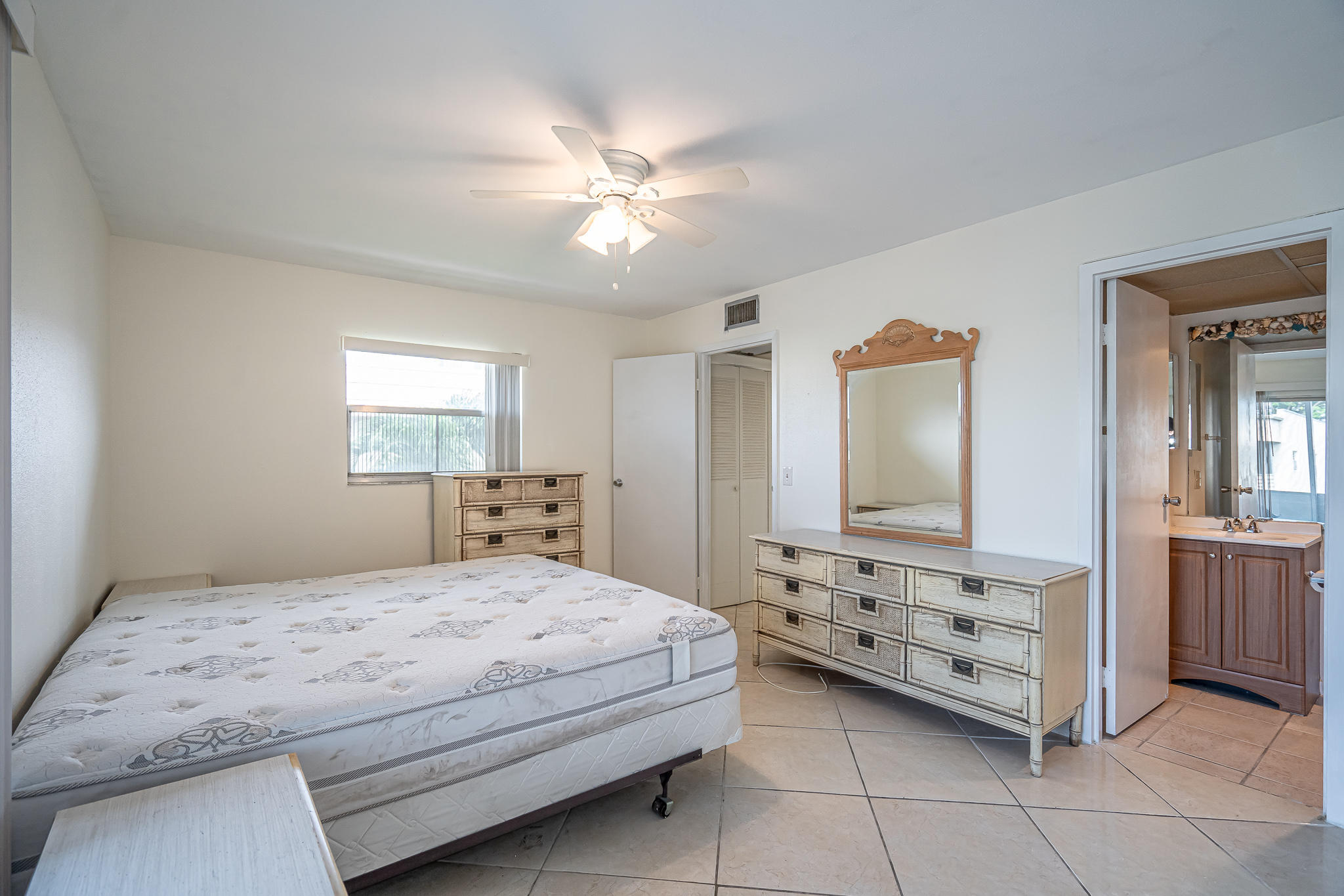 467 Saxony J Way Property Photo 7
