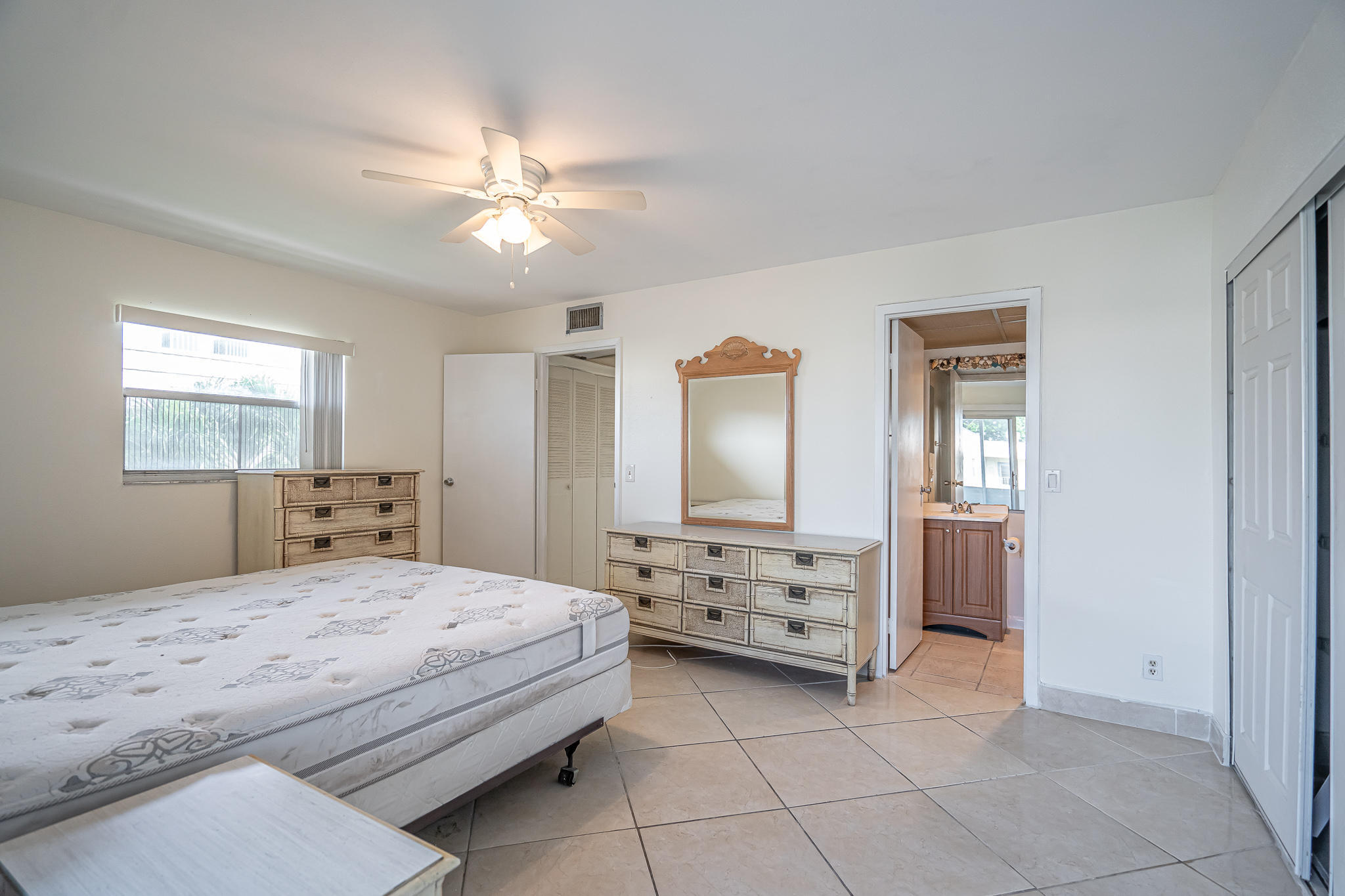 467 Saxony J Way Property Photo 13