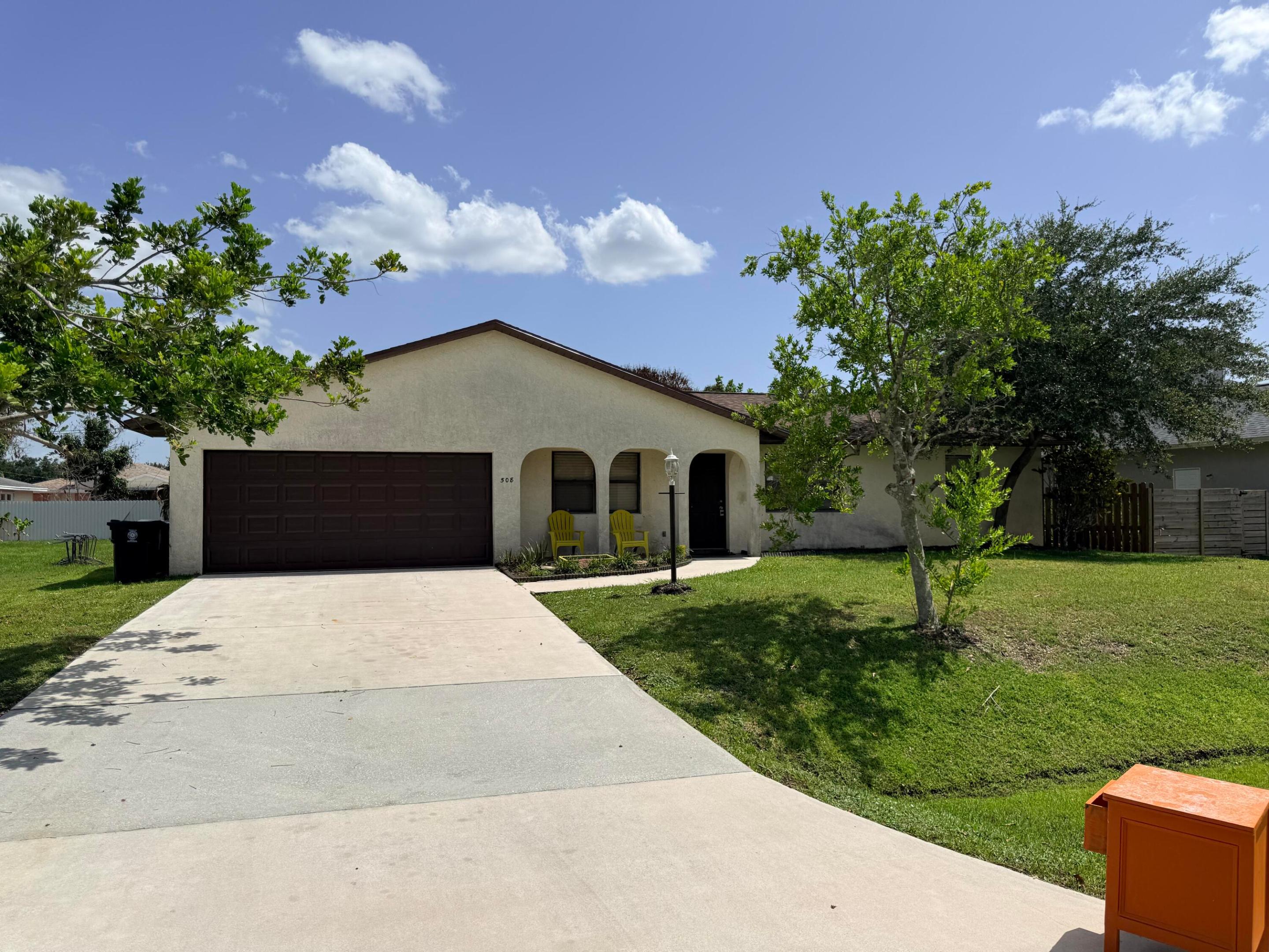508 NW AZALEA Avenue Property Photo 1