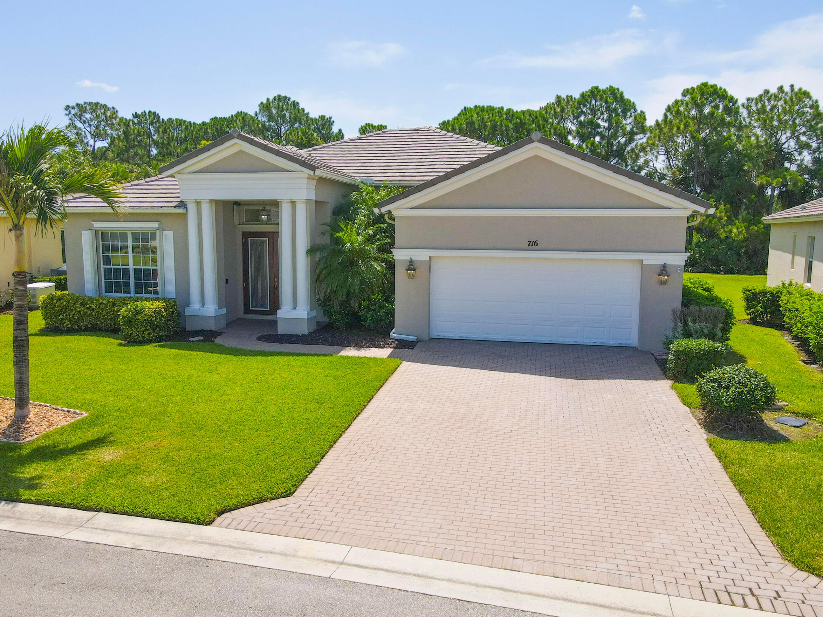 716 SW Myakka River Trace