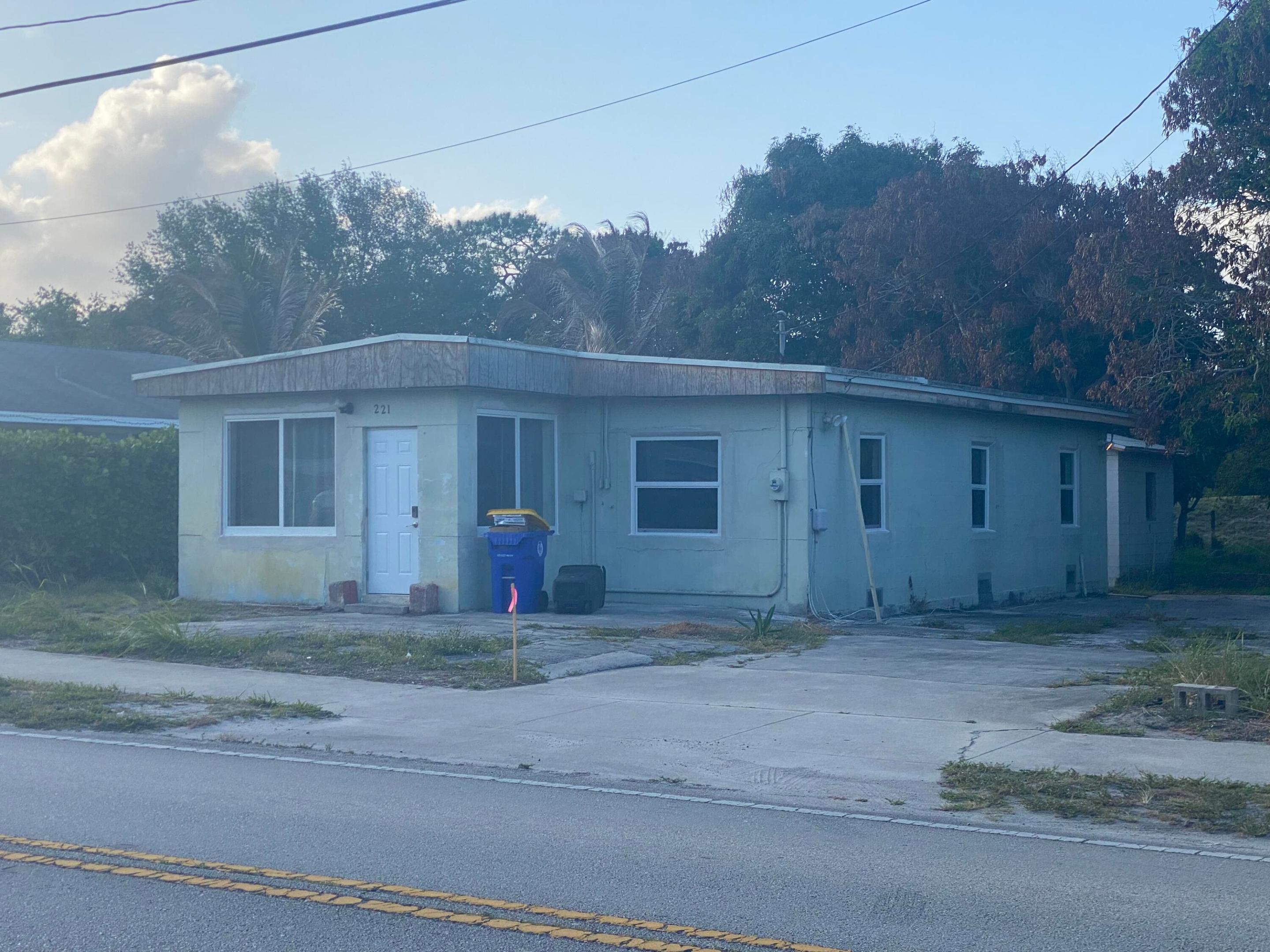 221 NW BAKER Road
