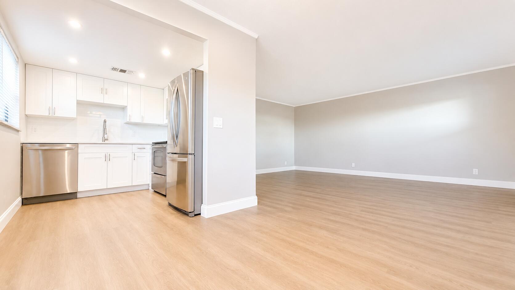 433 Saxony J Way Property Photo 4