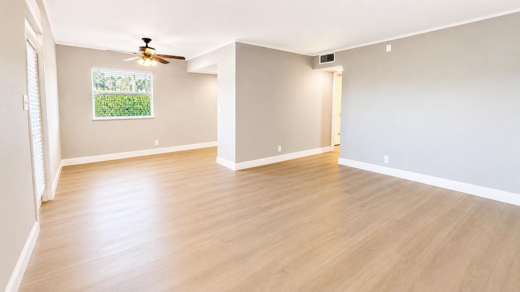 433 Saxony J Way Property Photo 6
