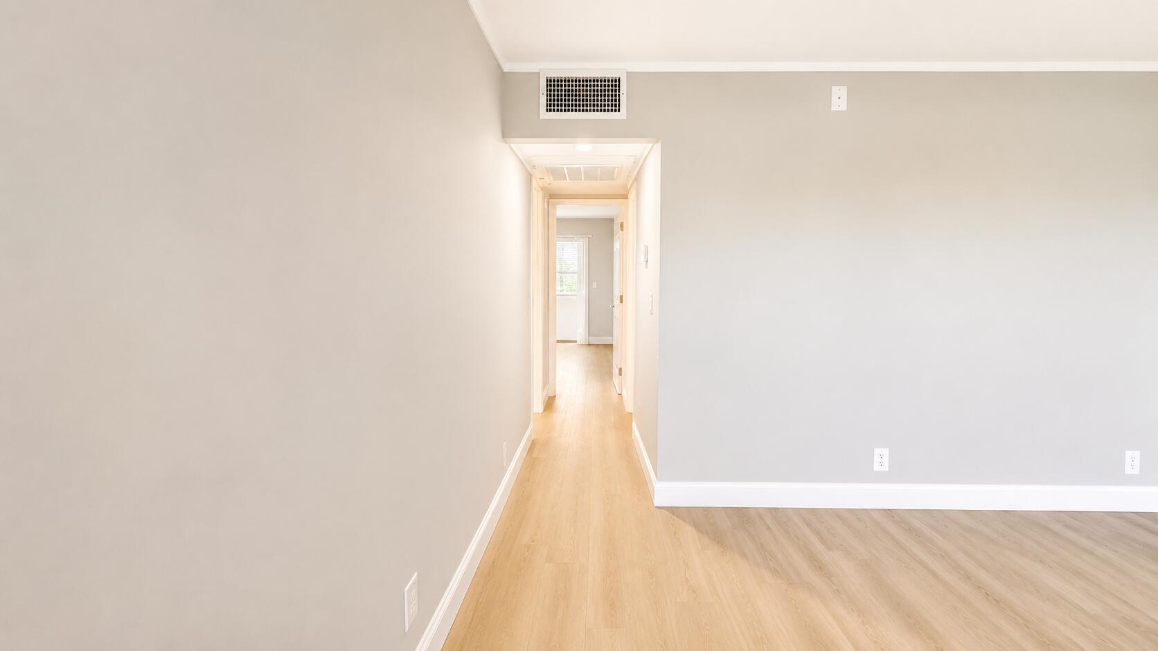 433 Saxony J Way Property Photo 7