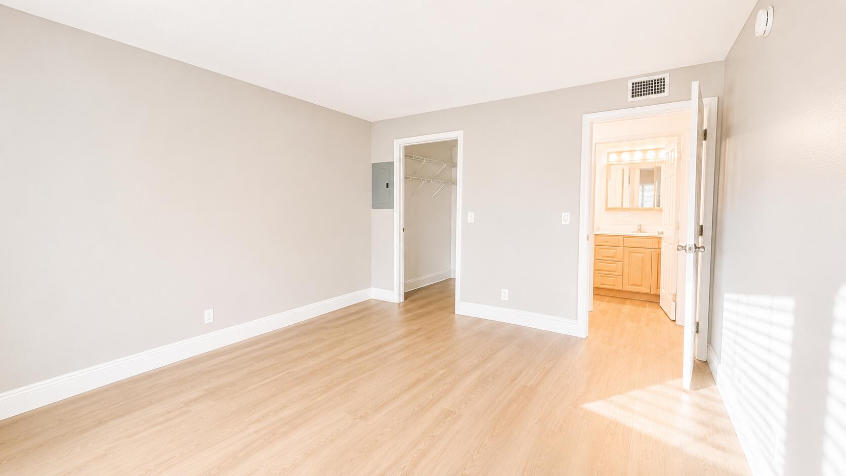 433 Saxony J Way Property Photo 11