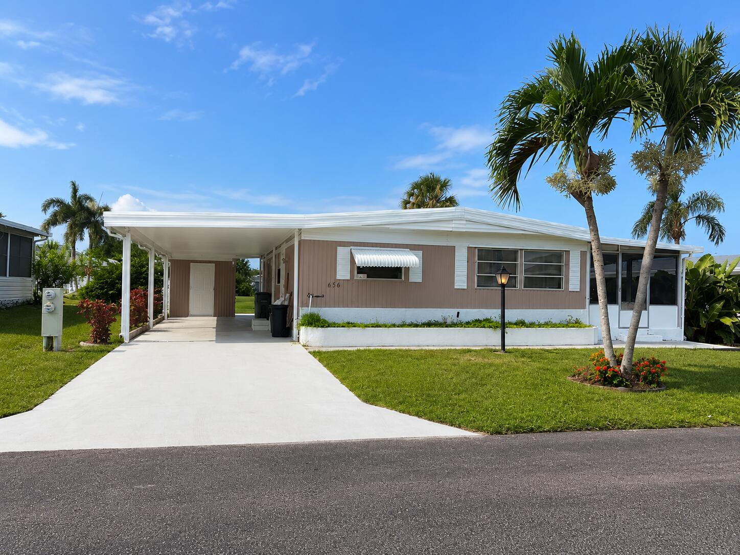 656 Sun Ray Court Property Photo 1