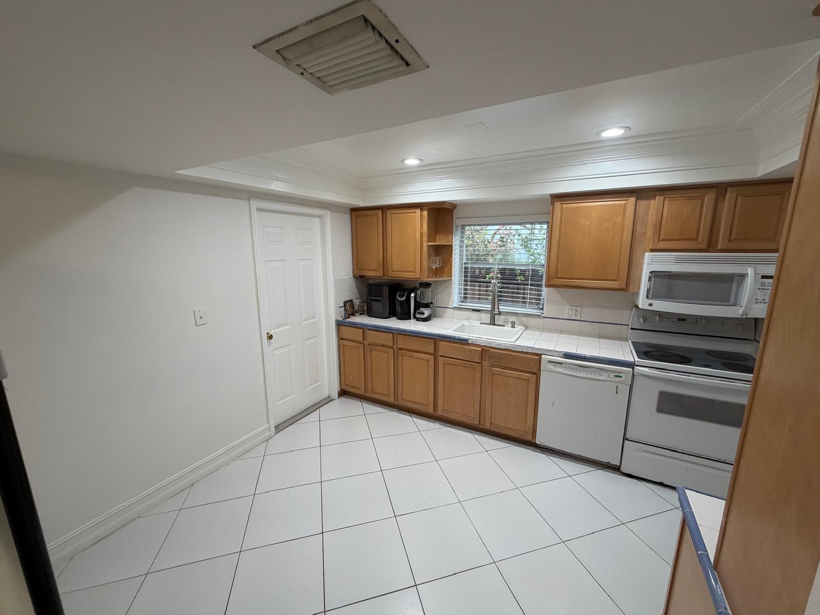 10241 Sleepy Brook Way Property Photo 4